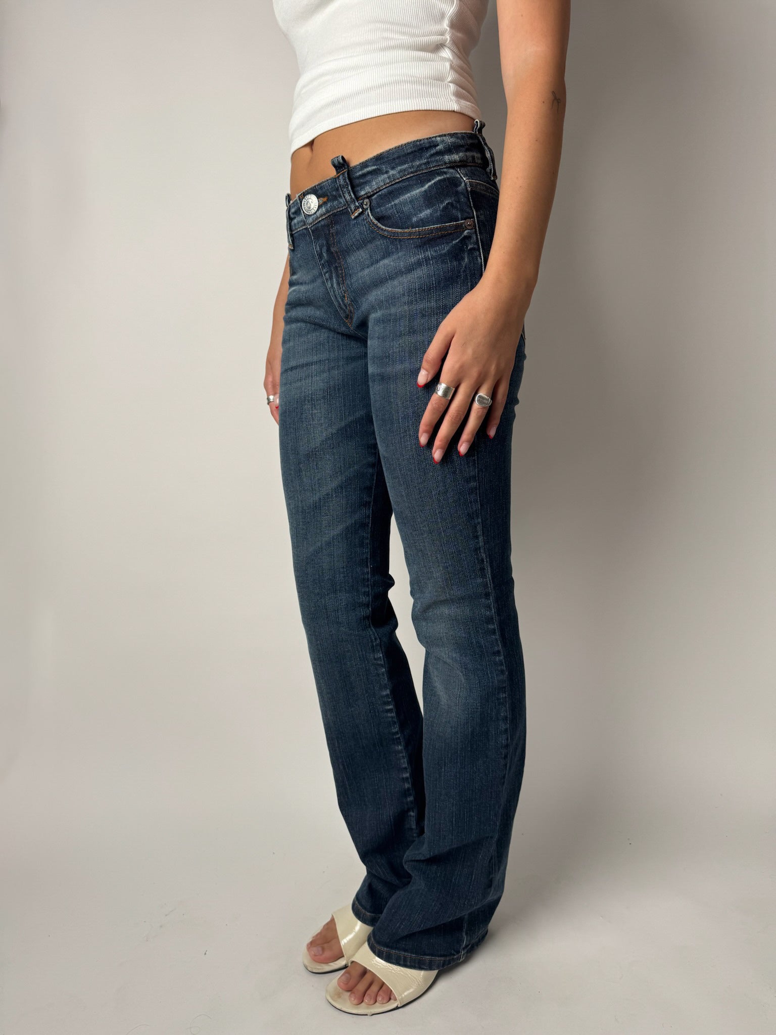 ג׳ינס כהה בגזרה נמוכה (34)