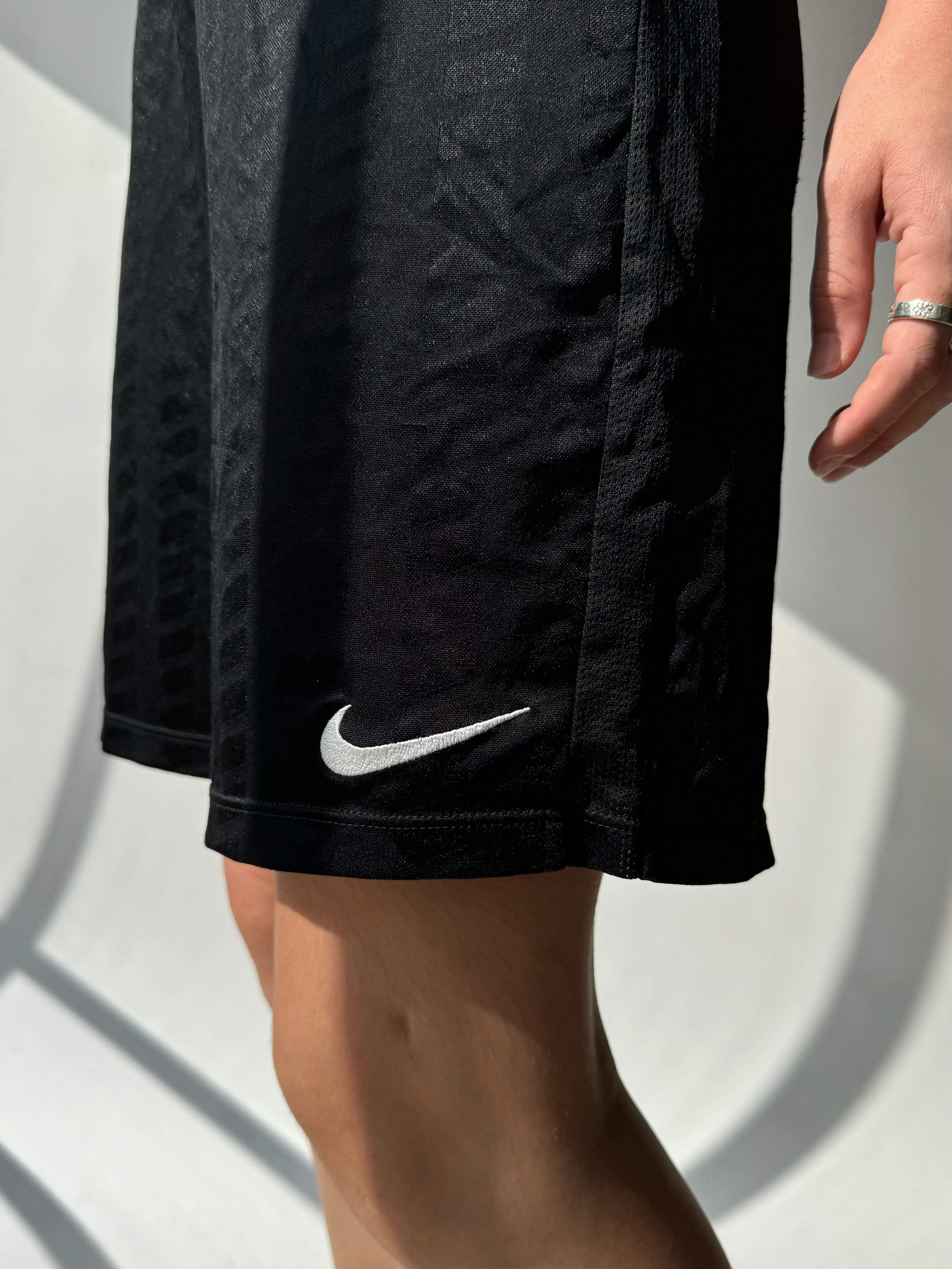 מכנסי ספורט קצרים Nike (S)