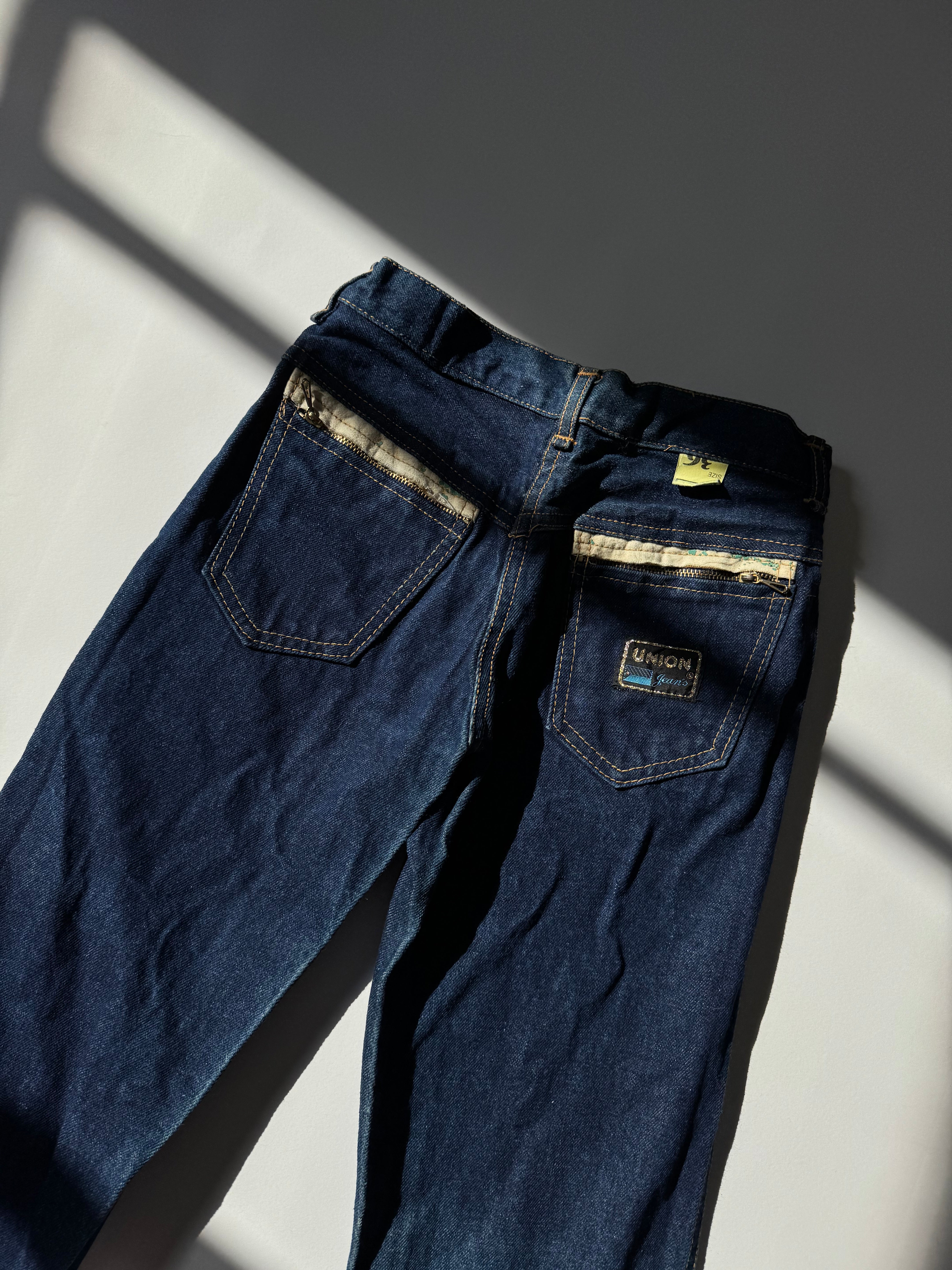 ג׳ינס כהה בגזרה גבוהה (30)