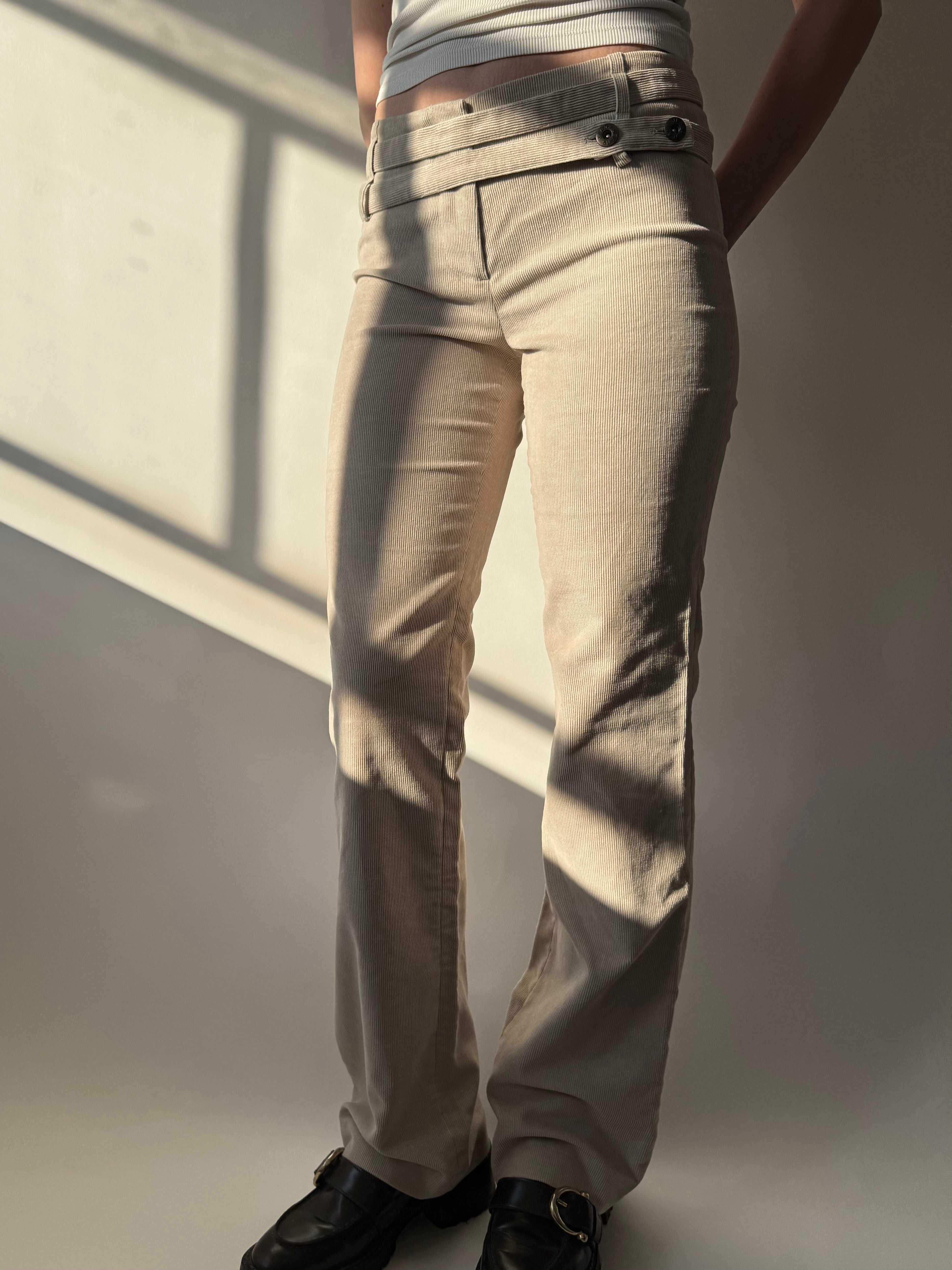 מכנסי קורדרוי בגזרה מתרחבת (34)