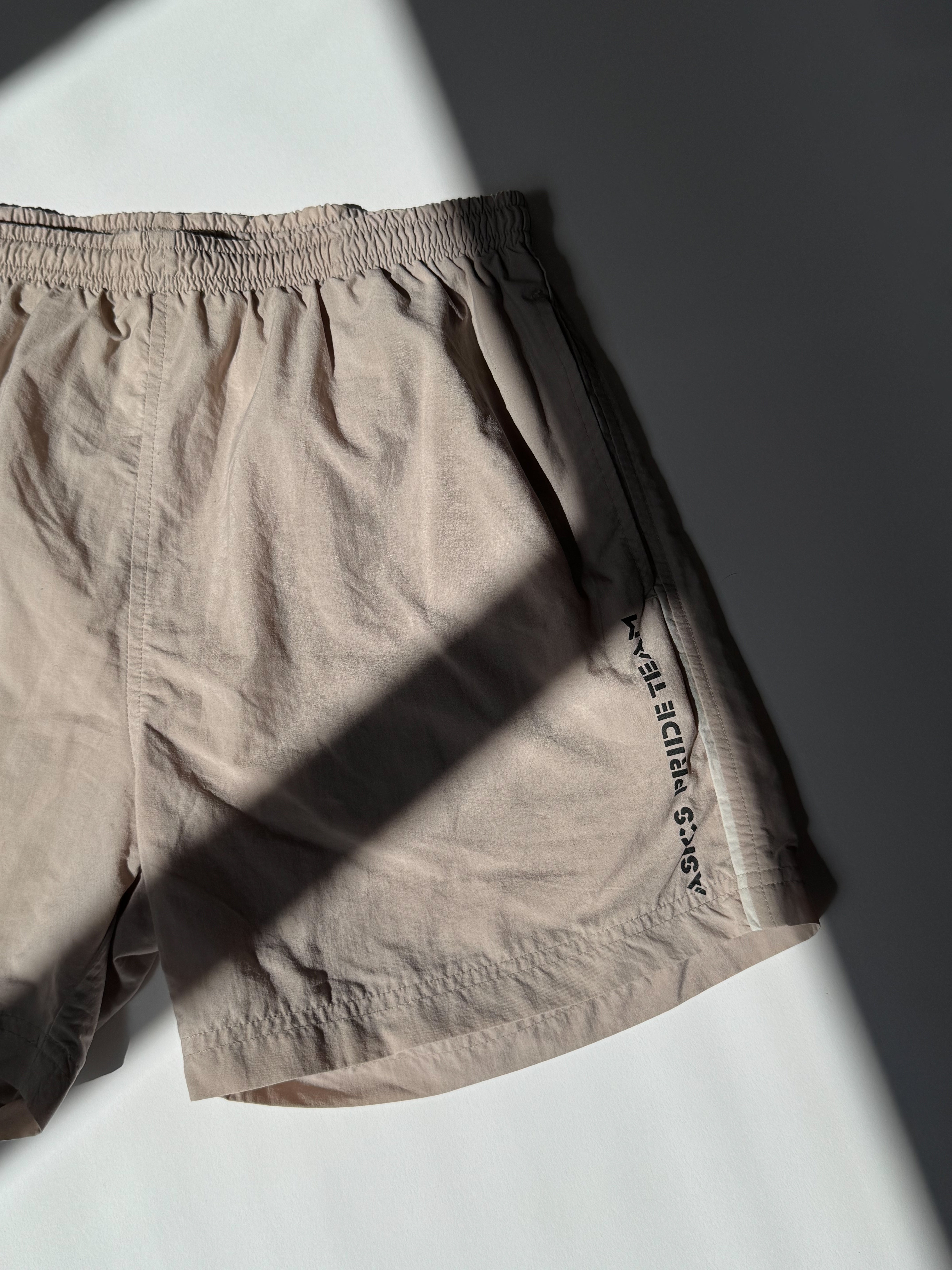 מכנסי ספורט קצרים Asics (S)