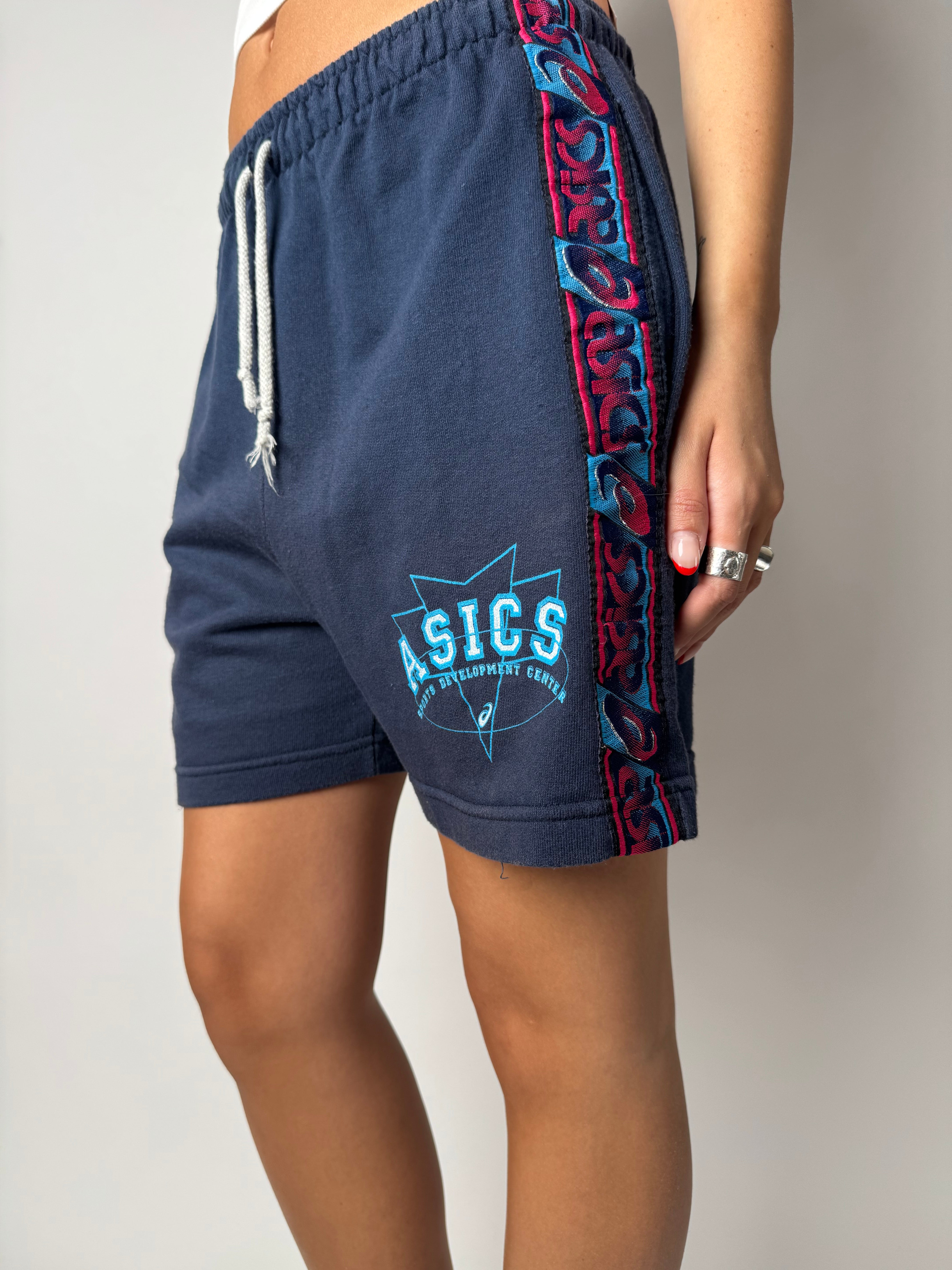 מכנסי טרנינג קצרים Asics (S-M)