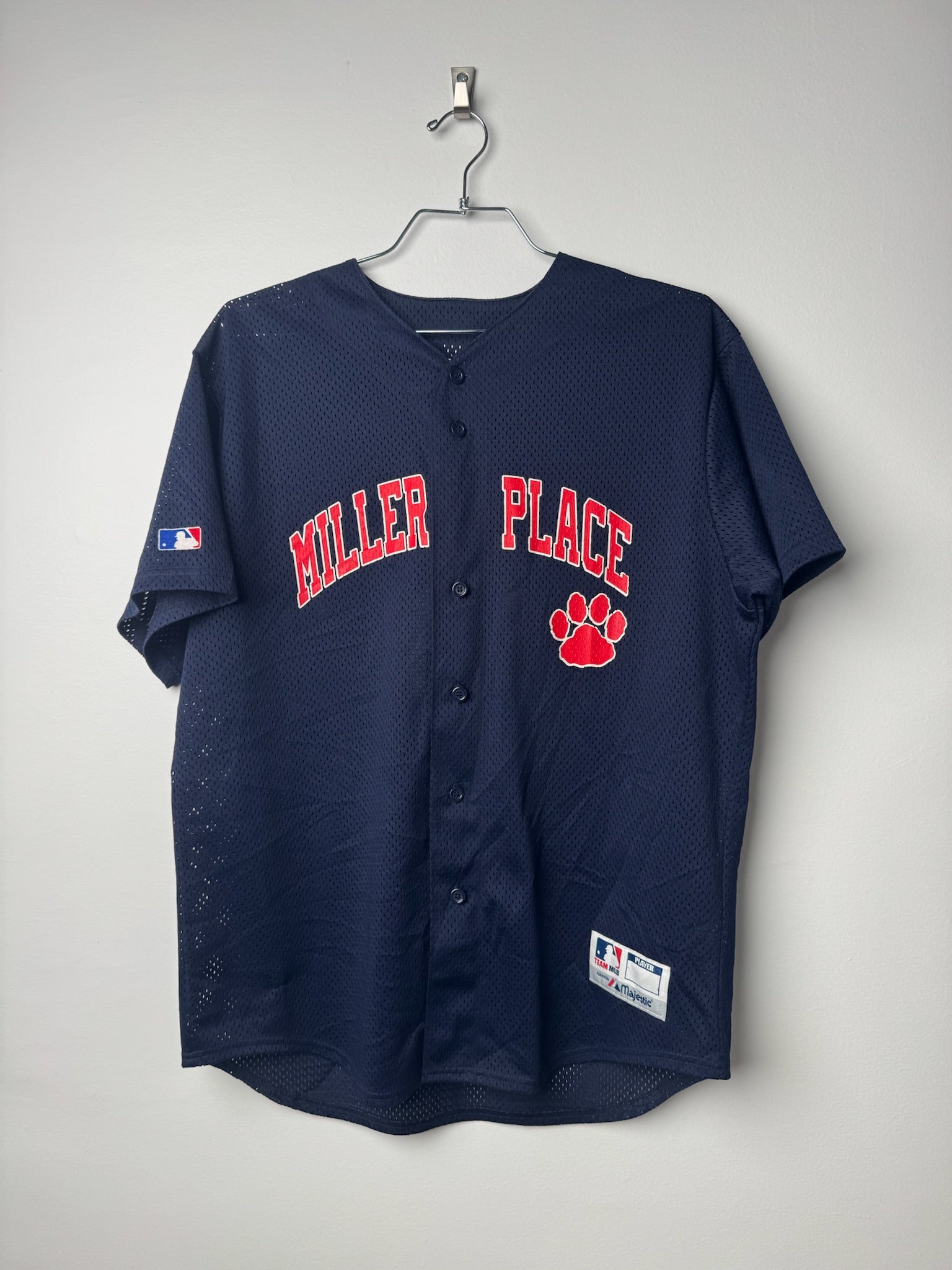 טי שרט בייסבול מכופתרת (L)