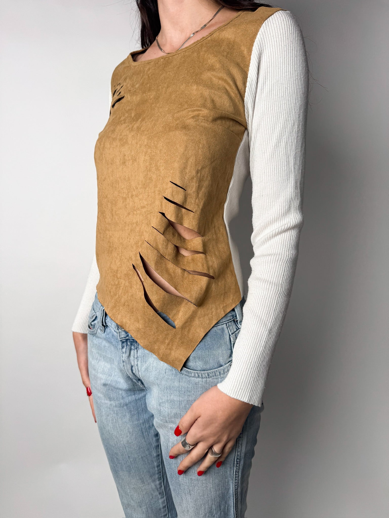 חולצה מבד משולב עם חיתוכים (S)