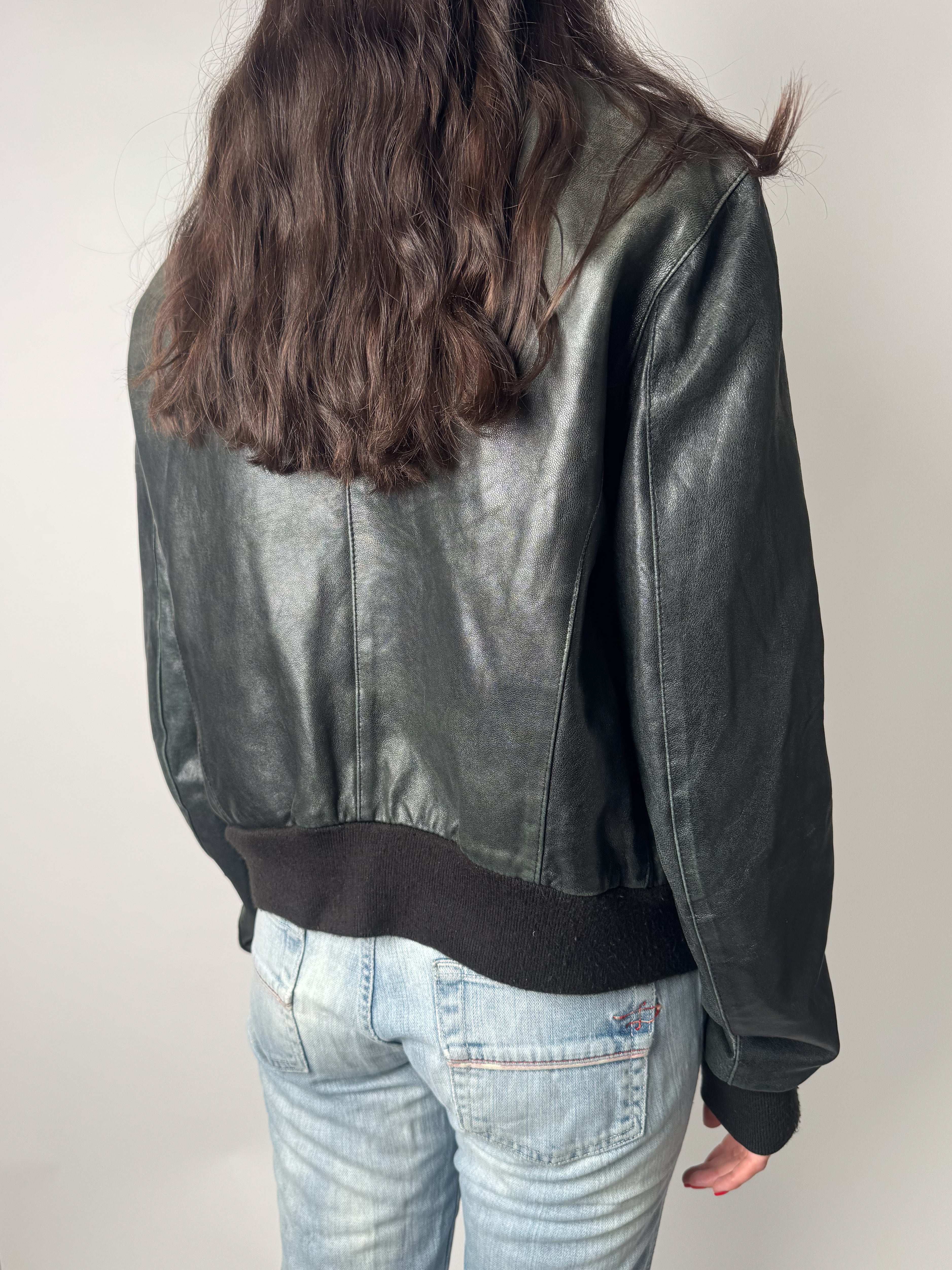 מעיל עור שחור (S-M)