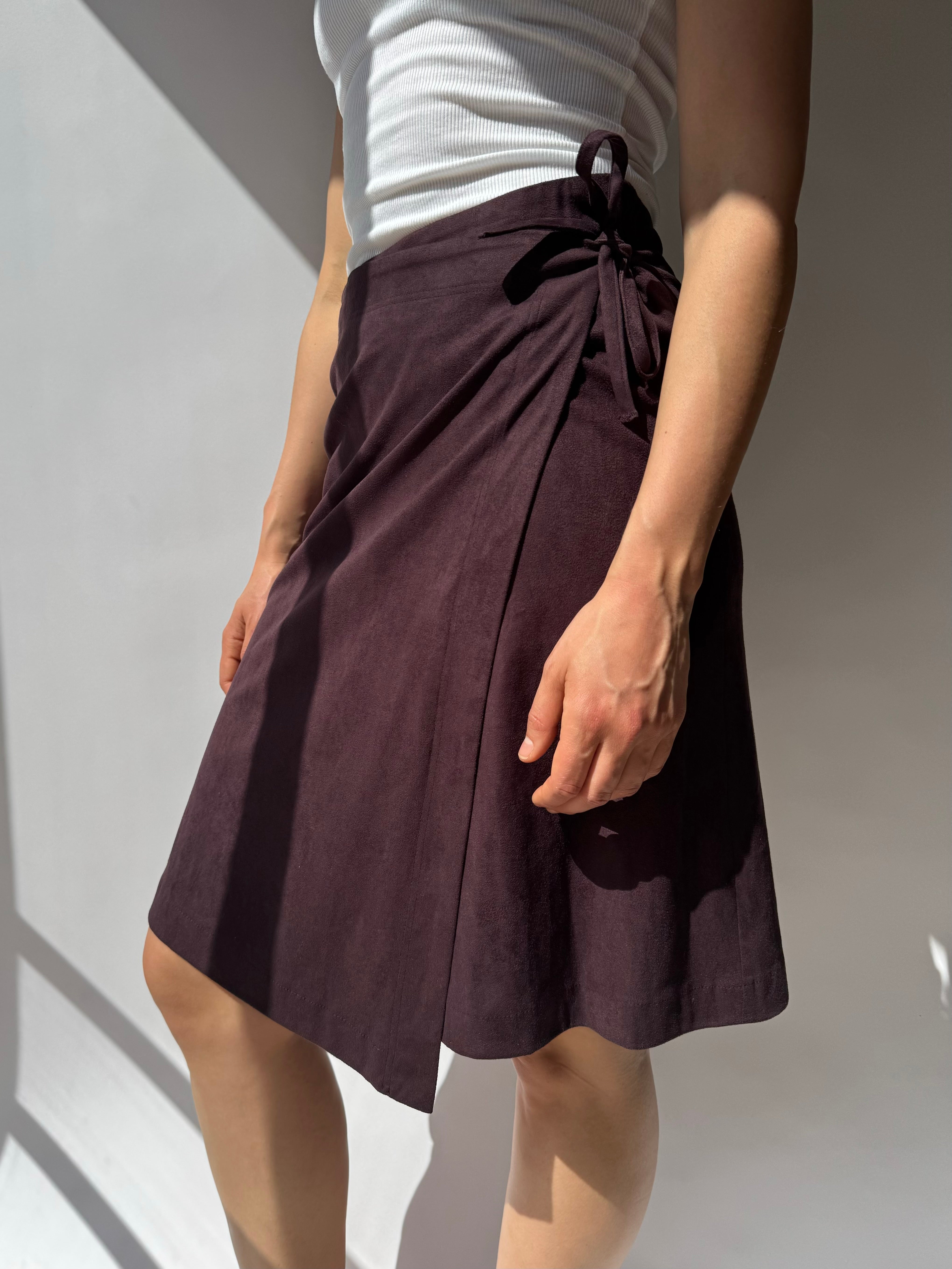 חצאית מעטפת מבד דמוי זמש (38)