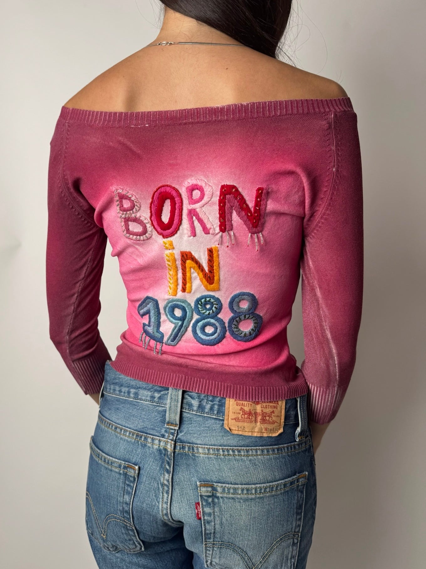 חולצת ¾ צבעונית עם כיתוב (S)