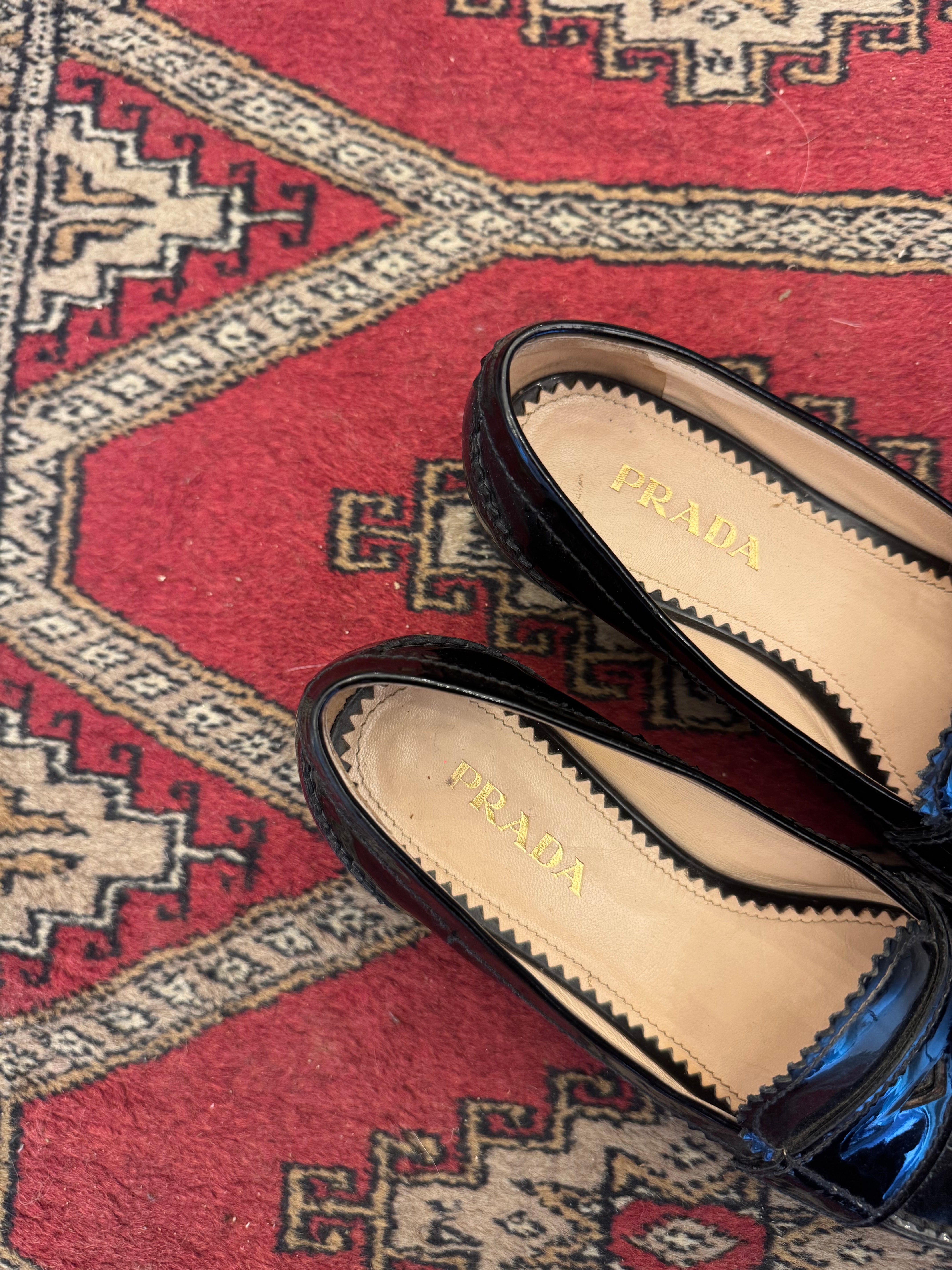 נעלי מוקסין מבריקות Prada (35)