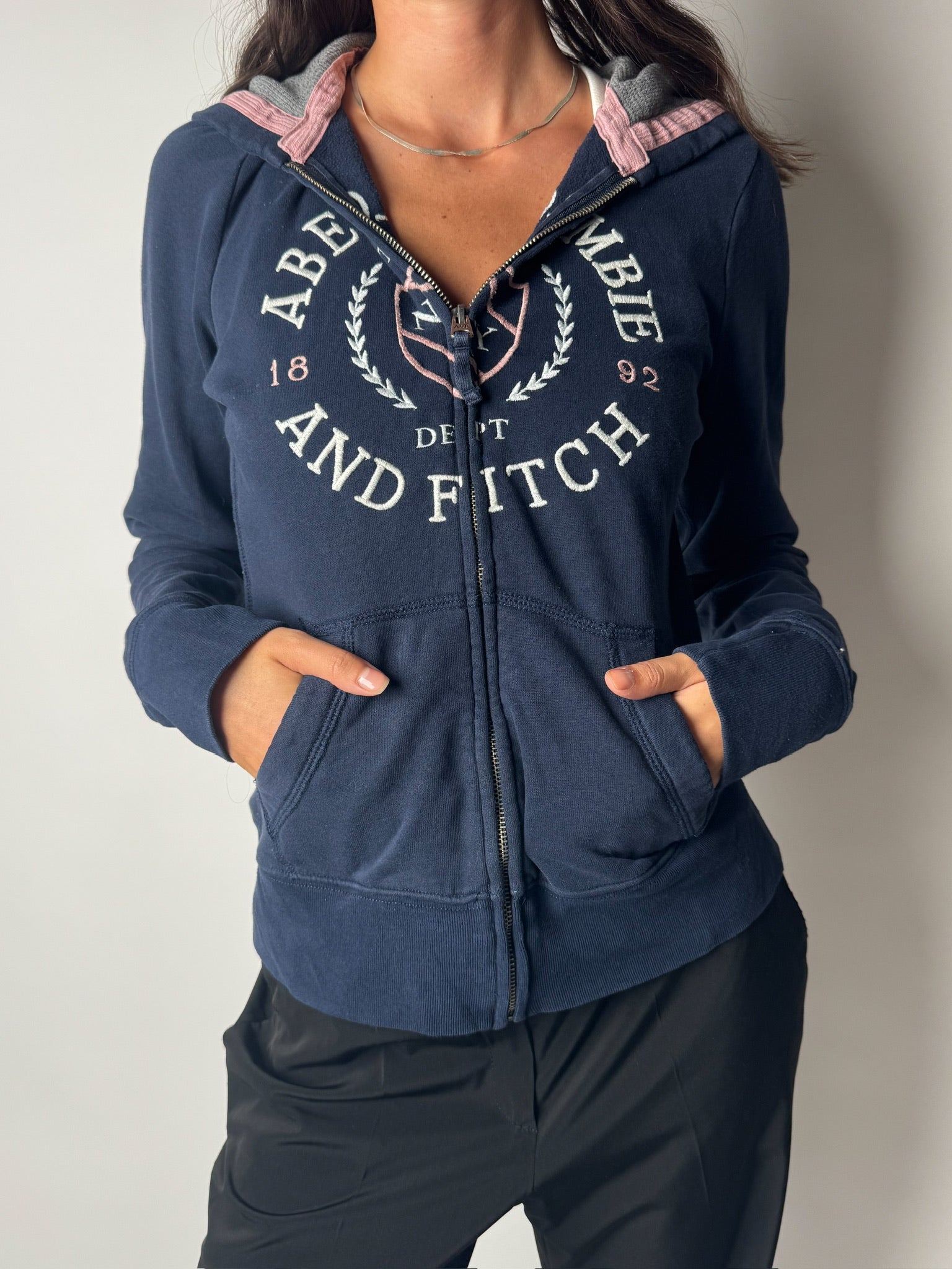 סווטשרט לוגו Abercrombie & Fitch (S-M)