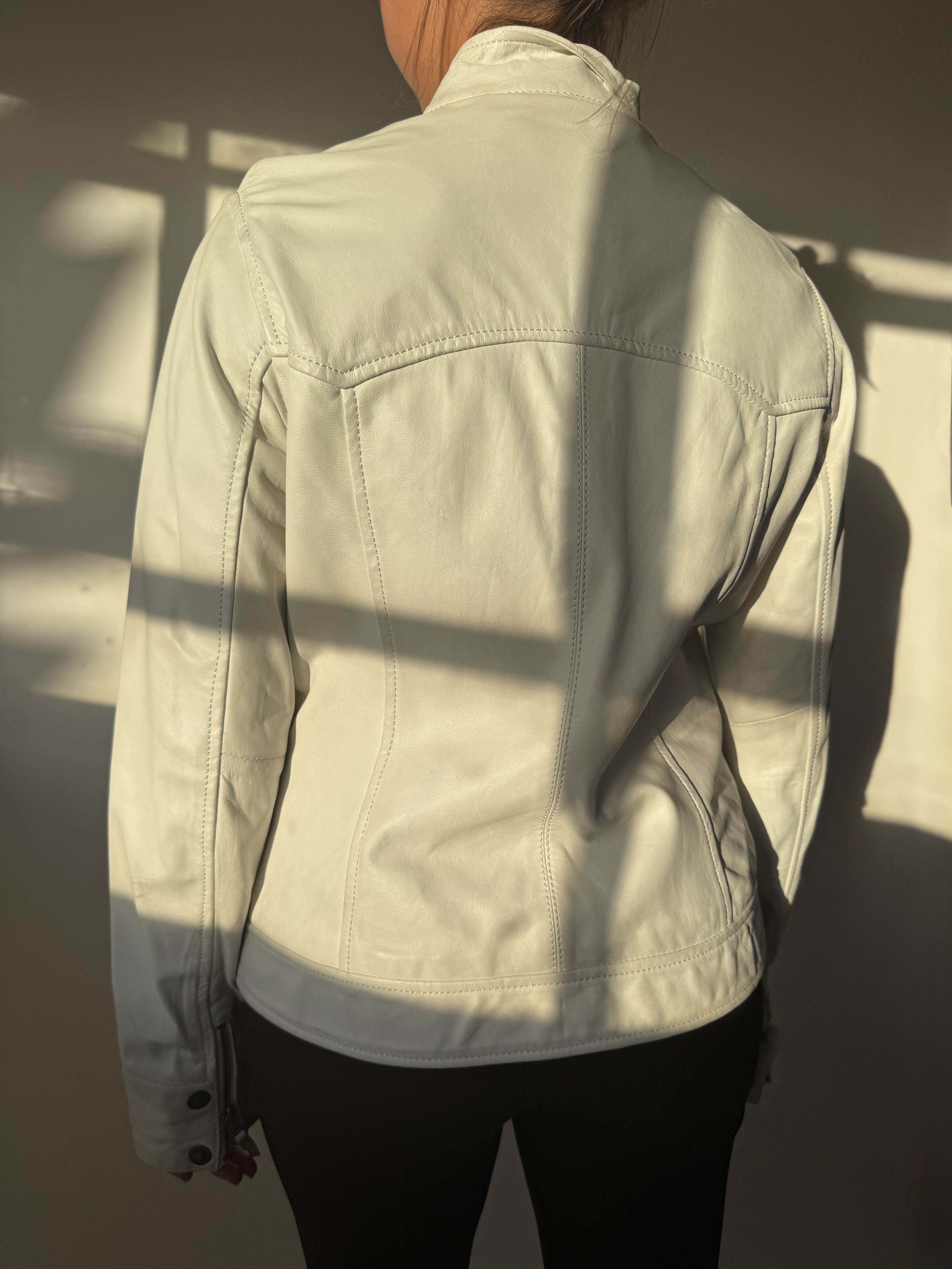 מעיל עור לבן (M)