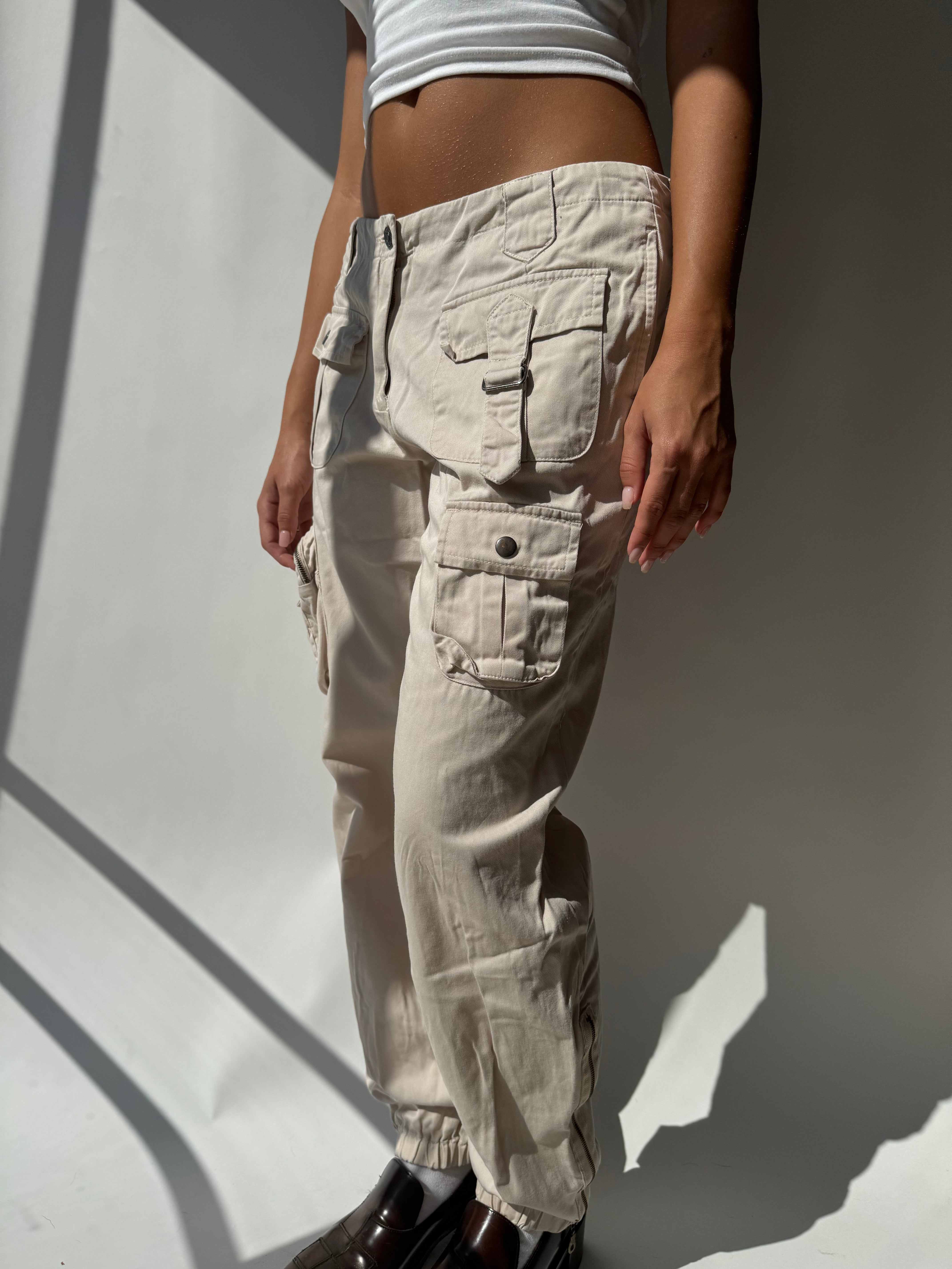 מכנסי דגמ״ח בגזרה נמוכה (42)