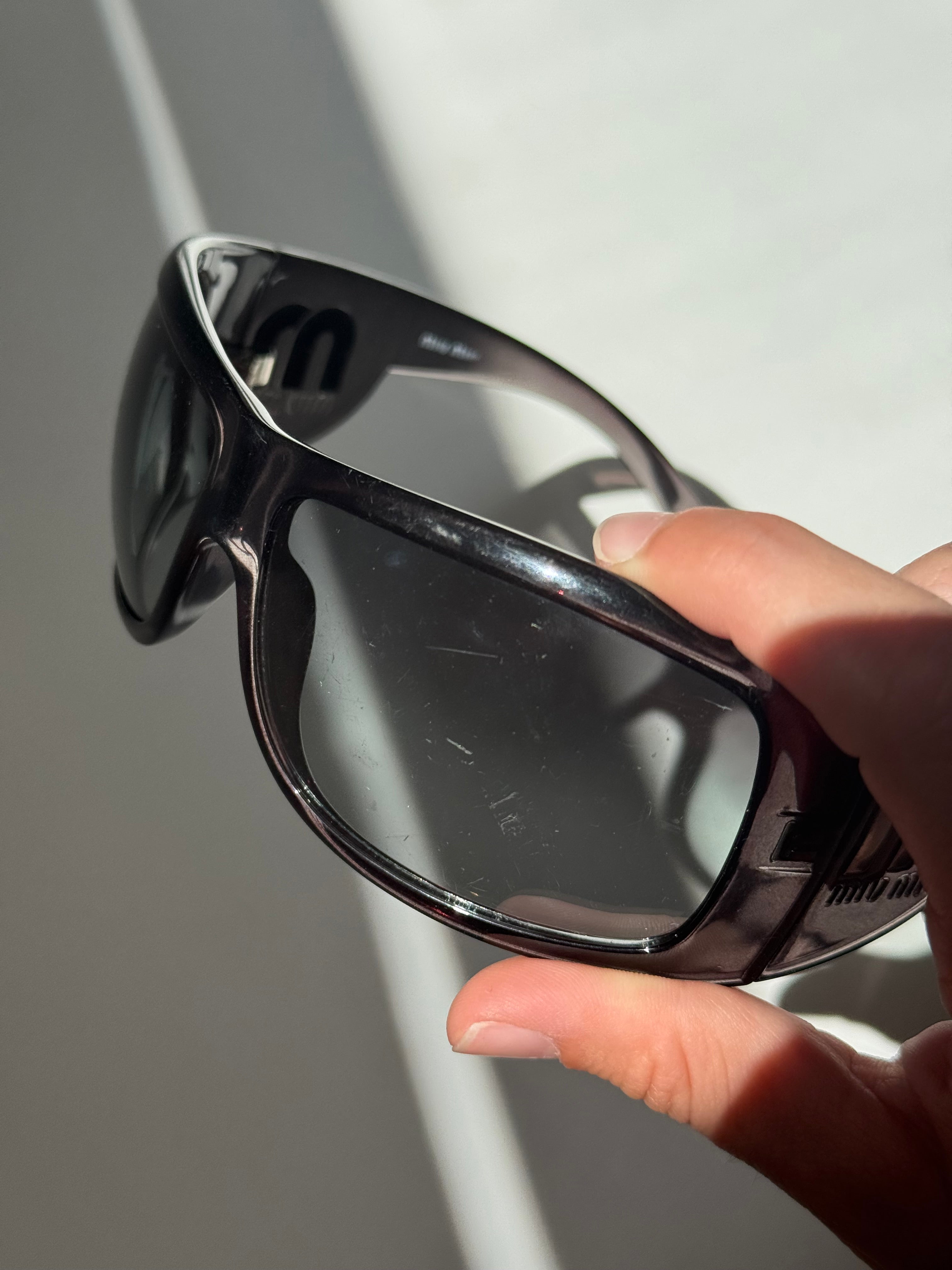 משקפי שמש Y2K Miu Miu- מסגרת בלבד