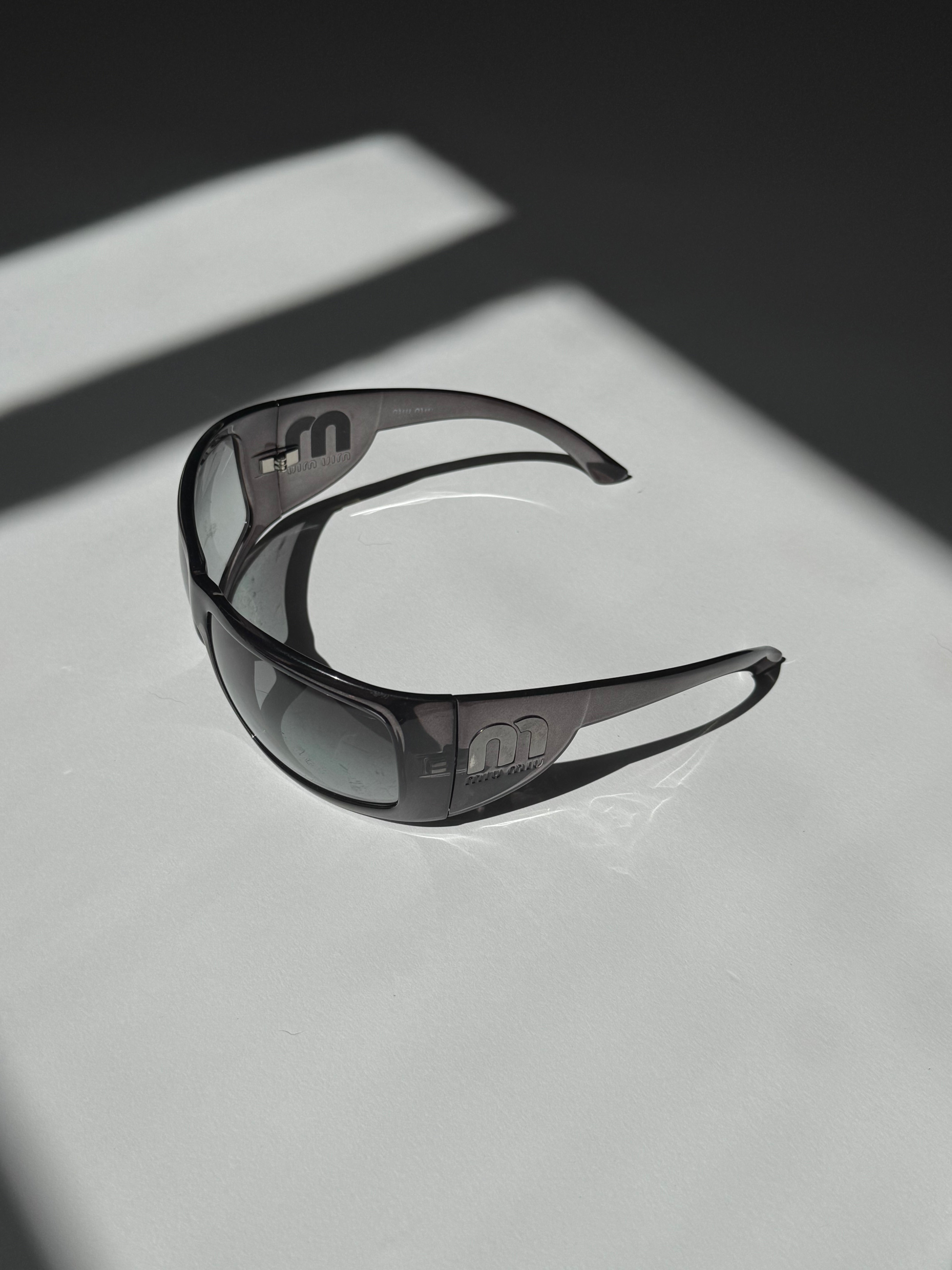 משקפי שמש Y2K Miu Miu- מסגרת בלבד