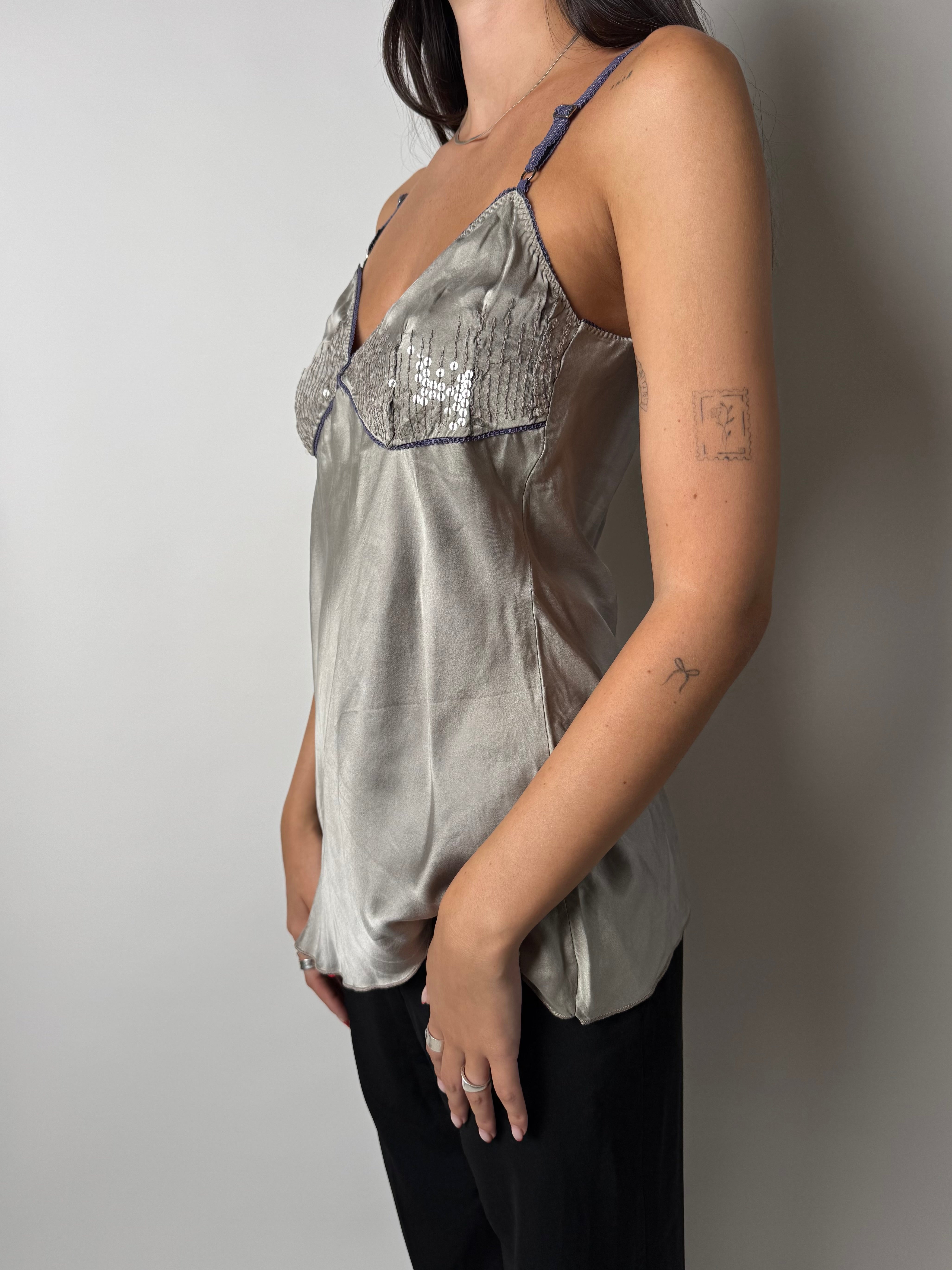 גופיית סאטן בשילוב פייטים (S)