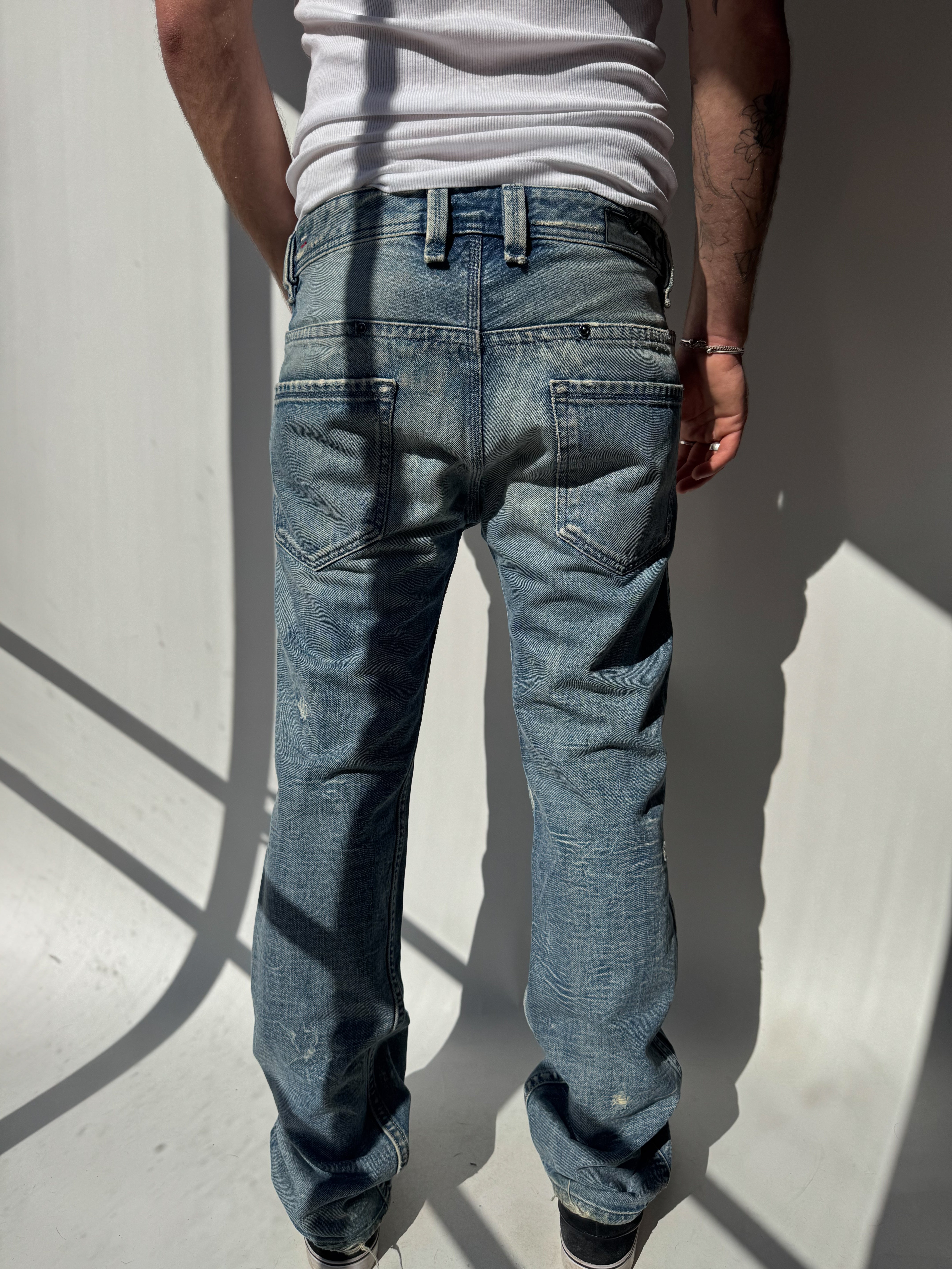 ג׳ינס קרעים בגזרה ישרה Diesel (42)