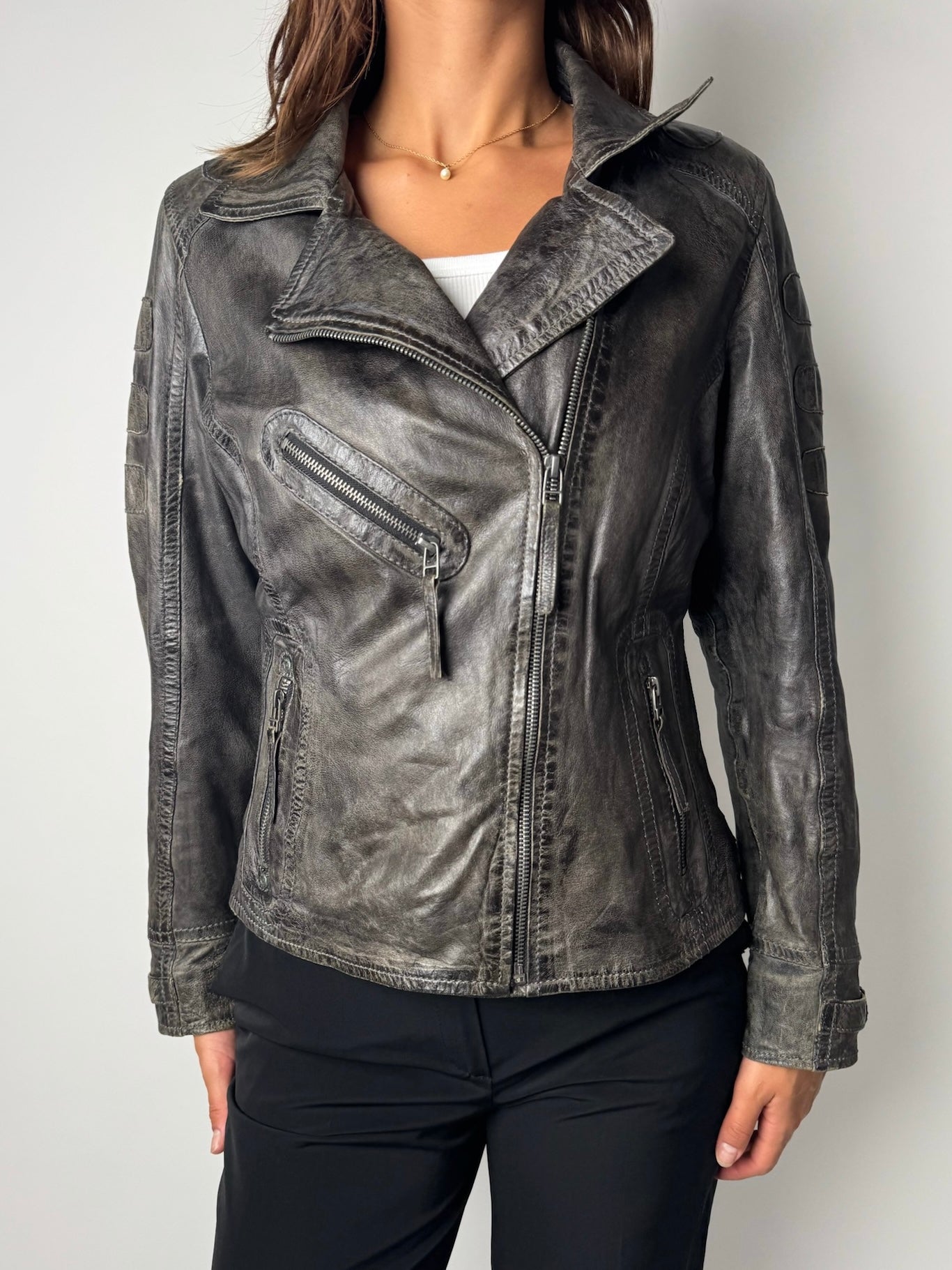 ג׳קט עור בגזרת בייקר (M)