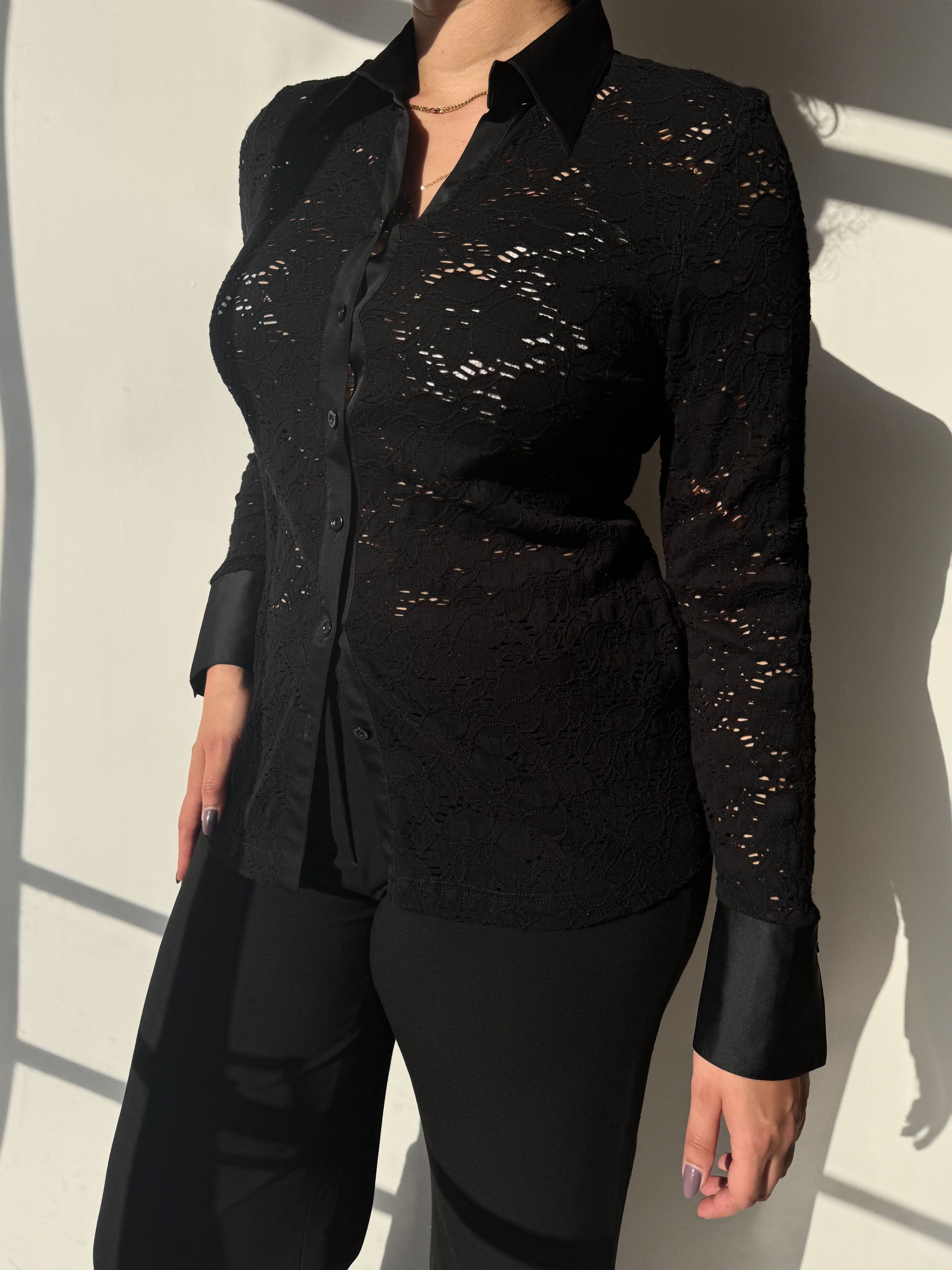 חולצת תחרה מכופתרת (L)