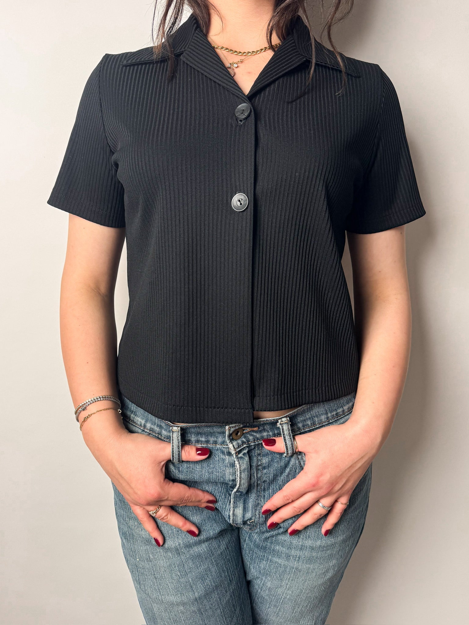 חולצה מכופתרת בטקסטורת פסים (M)