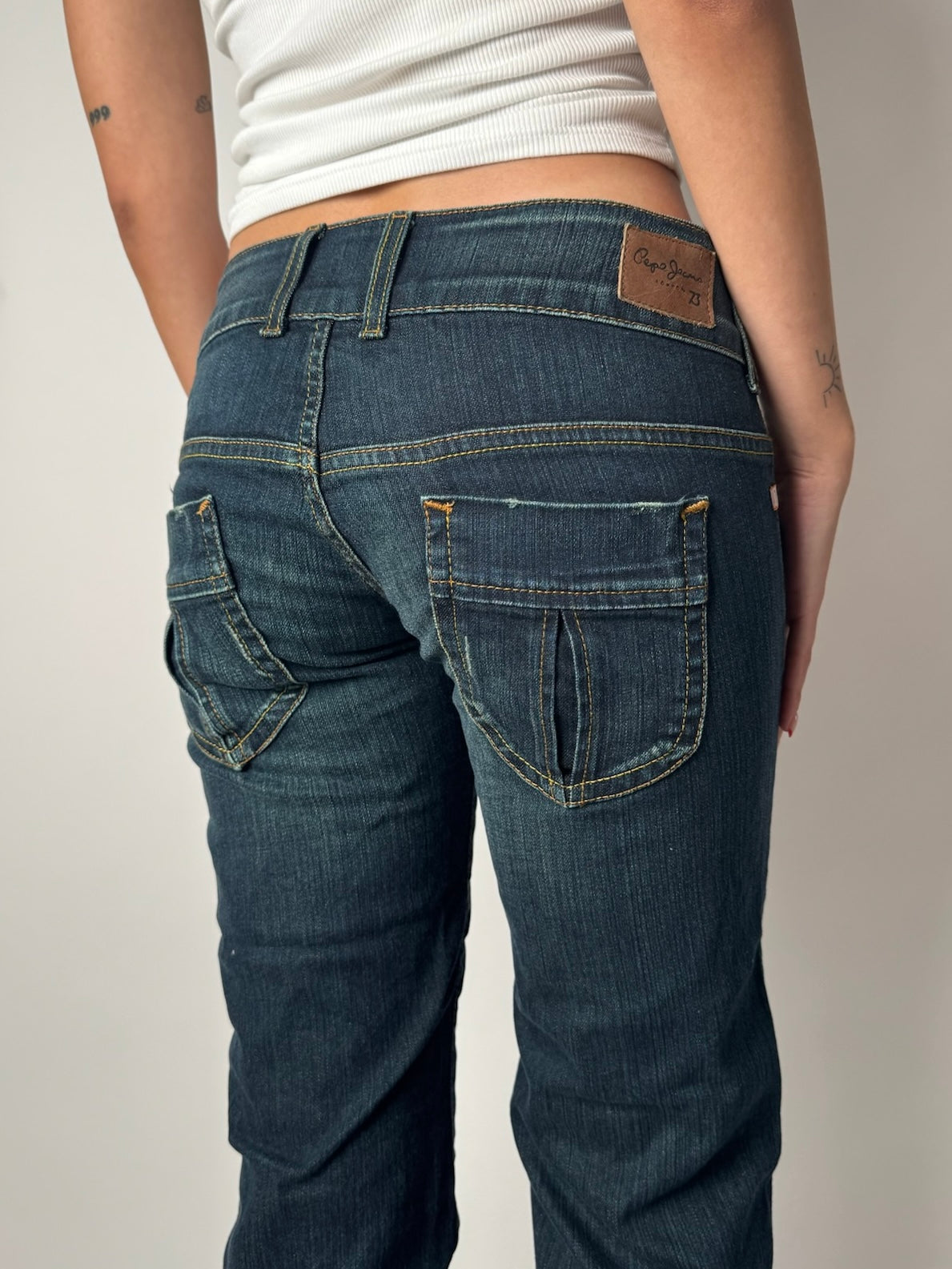 ג׳ינס 3/4 כהה בגזרה נמוכה (36)