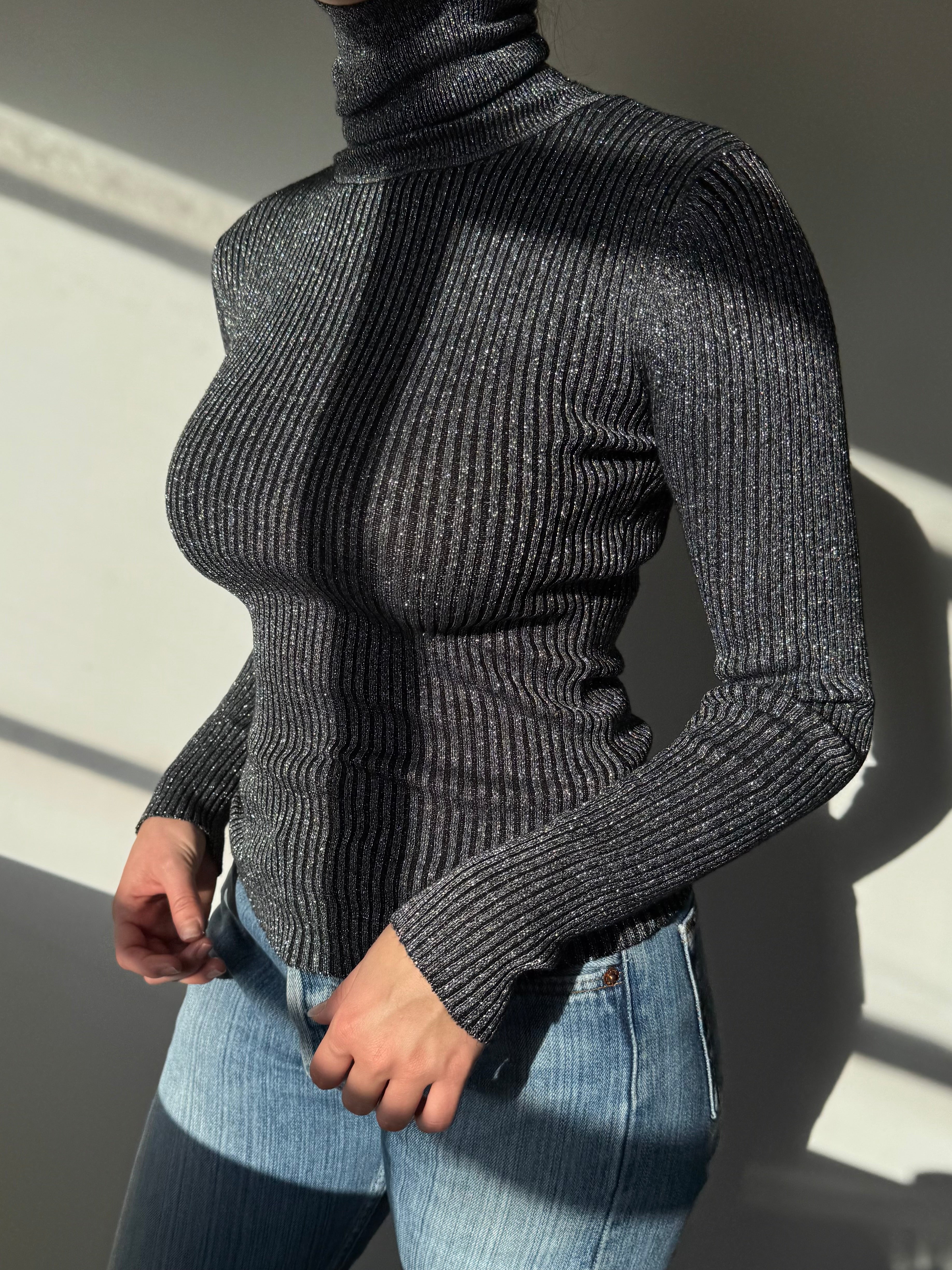 חולצת גולף סרוגה וכסופה (M)