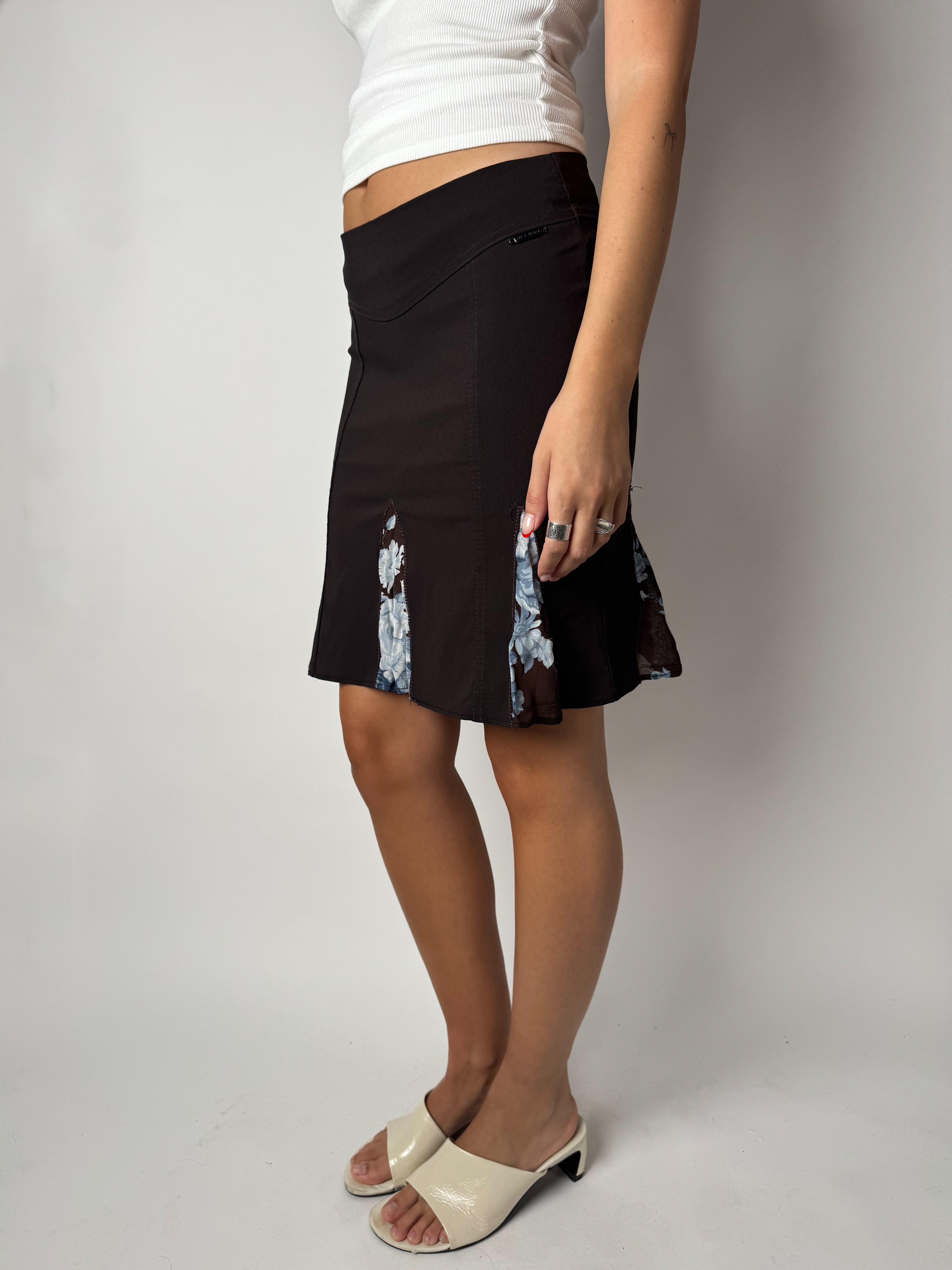 חצאית מחויטת בשילוב בד שיפון (36)