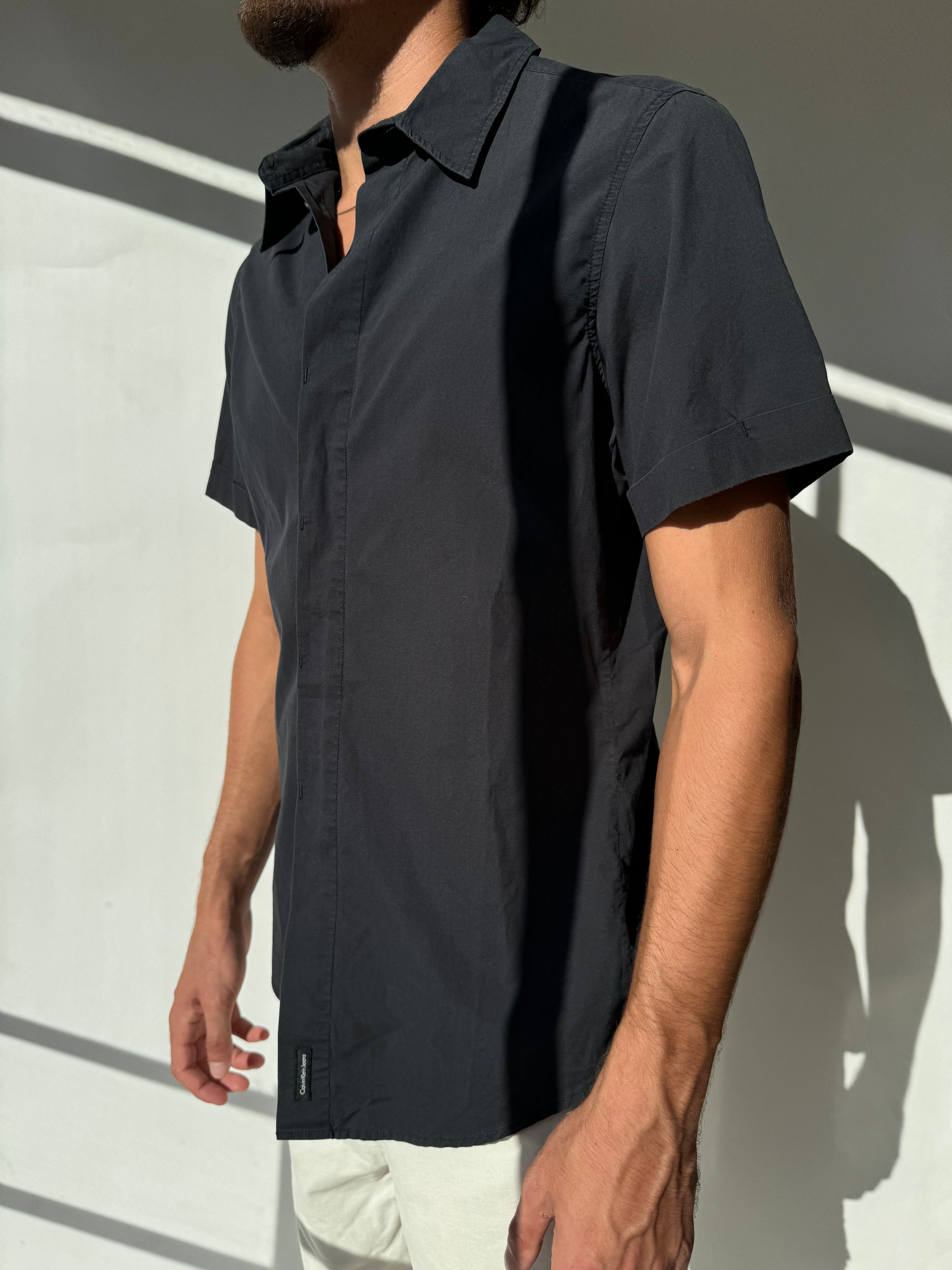 חולצה מכופתרת שחורה Calvin Klein (M)