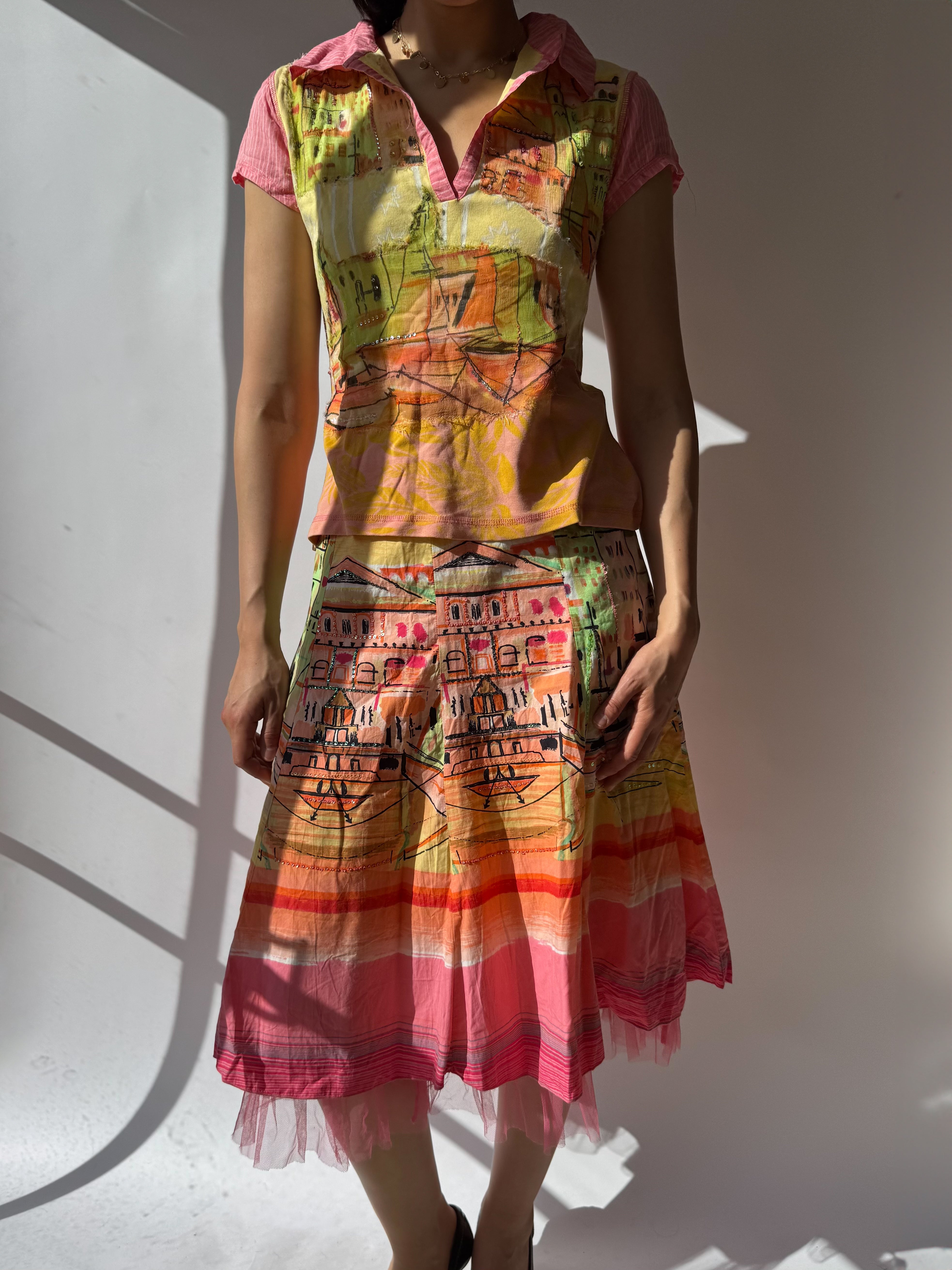 חליפת חולצה וחצאית צבעונית (M)