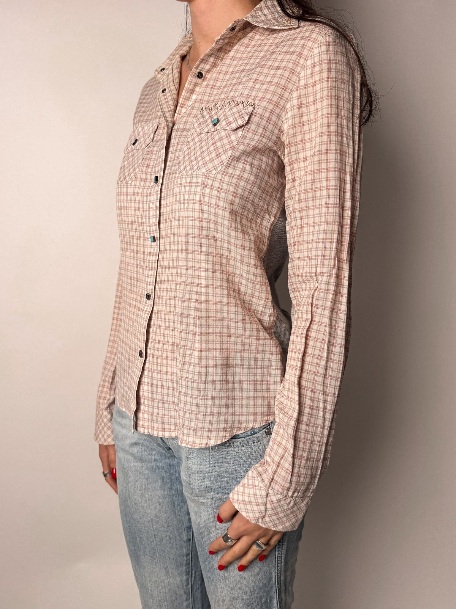 חולצה מכופתרת משובצת בצבע וורוד (M)