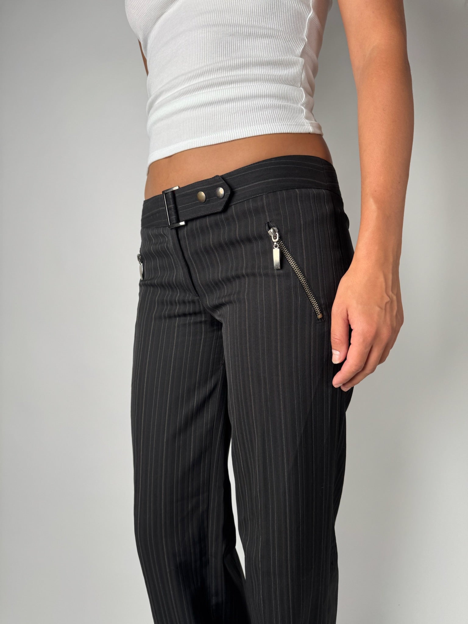 מכנסיים מחויטים פסים (40)