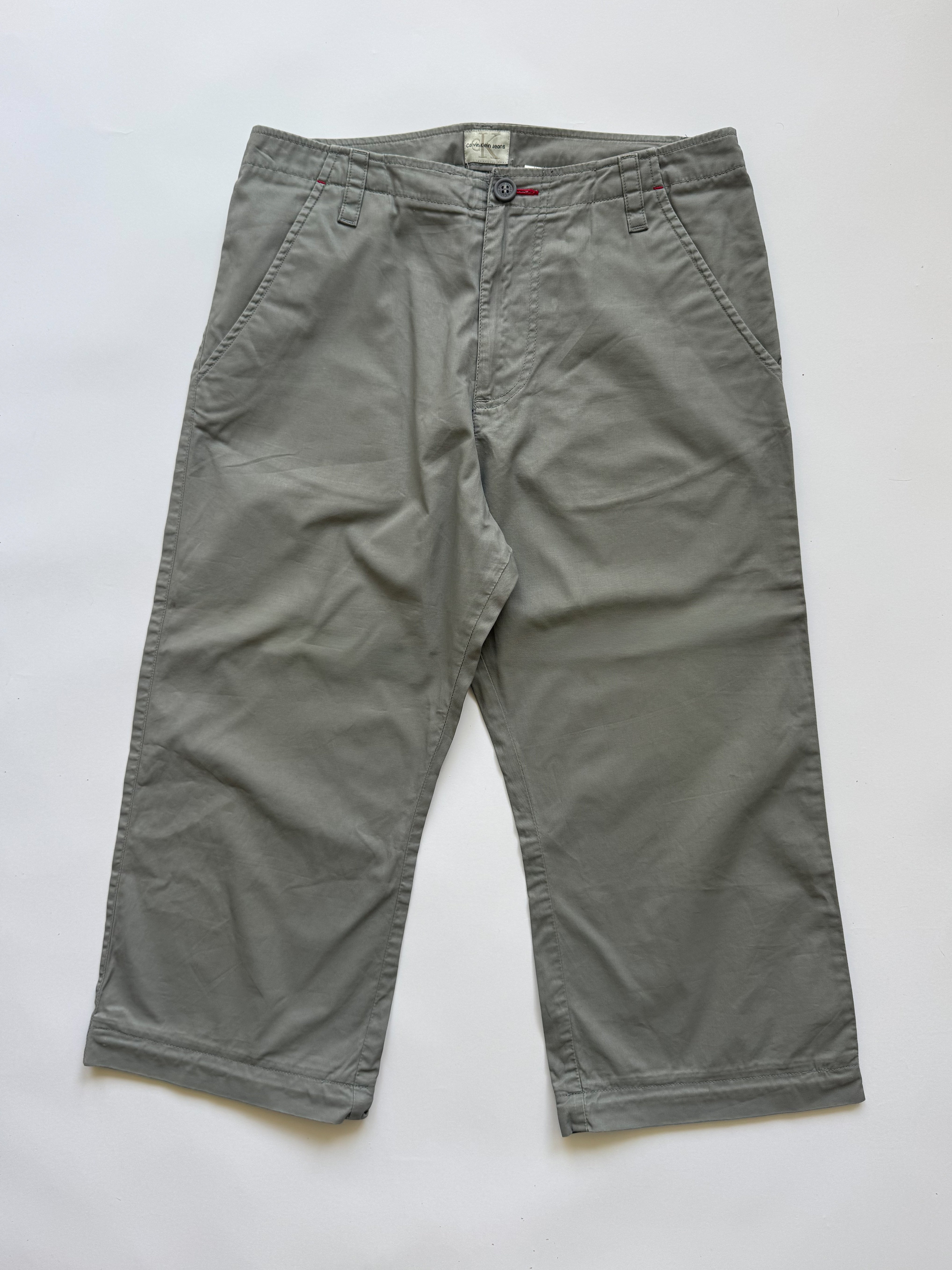 מכנסי קפרי דגמ״ח Calvin Klein (38)