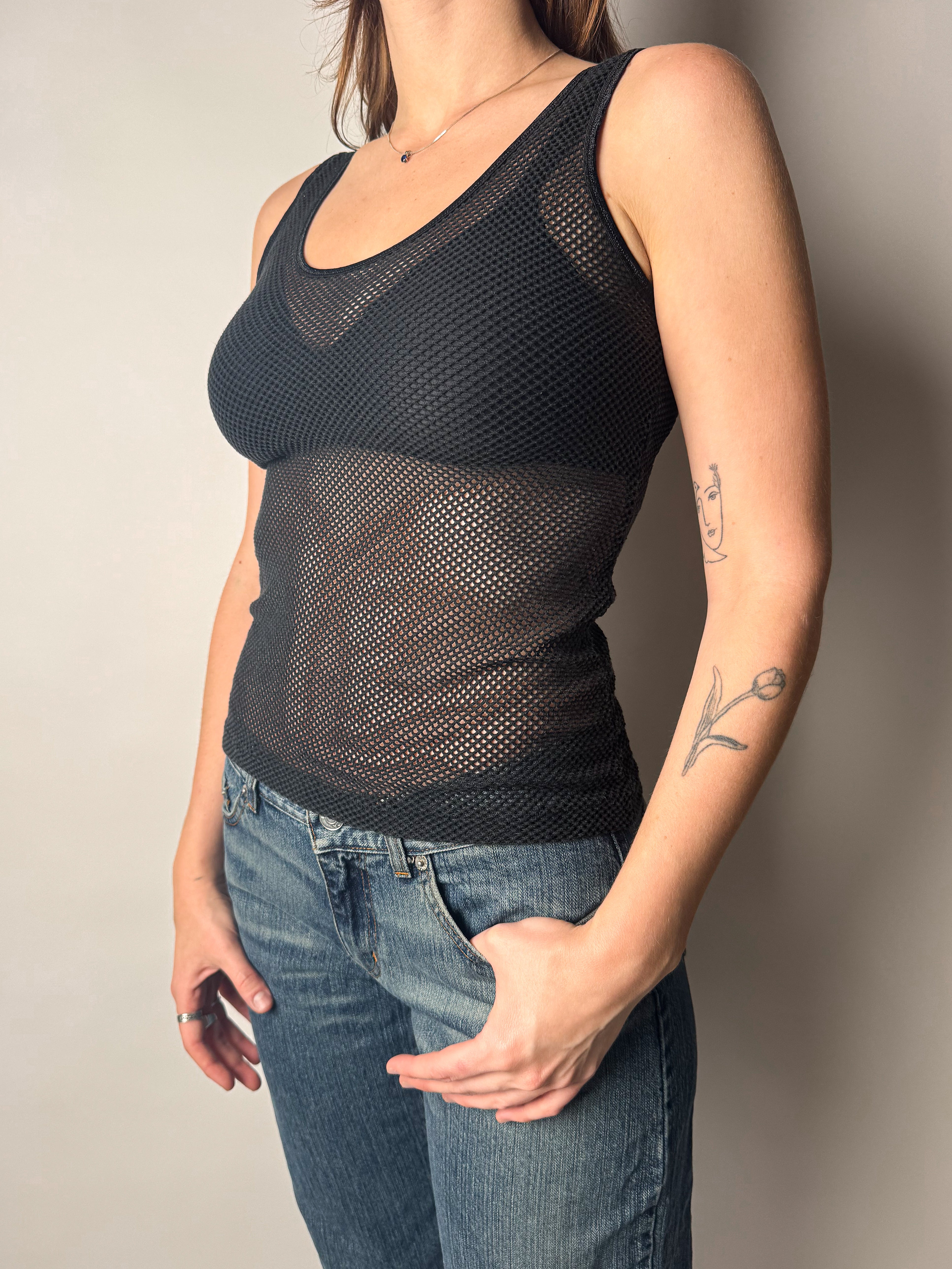 גופיית רשת שחורה (M)