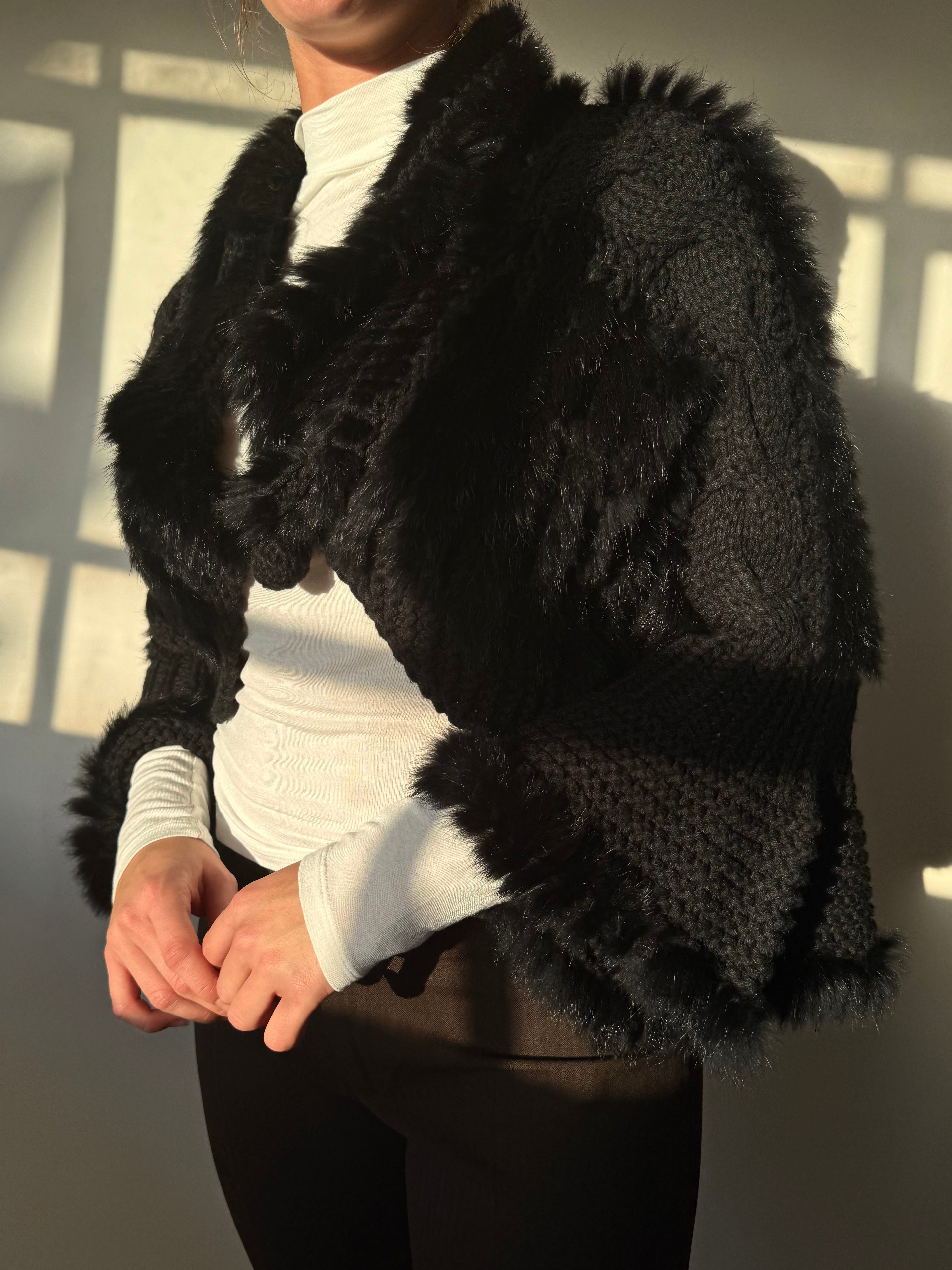 עליונית סרוגה בשילוב פרוות ארנב (M)