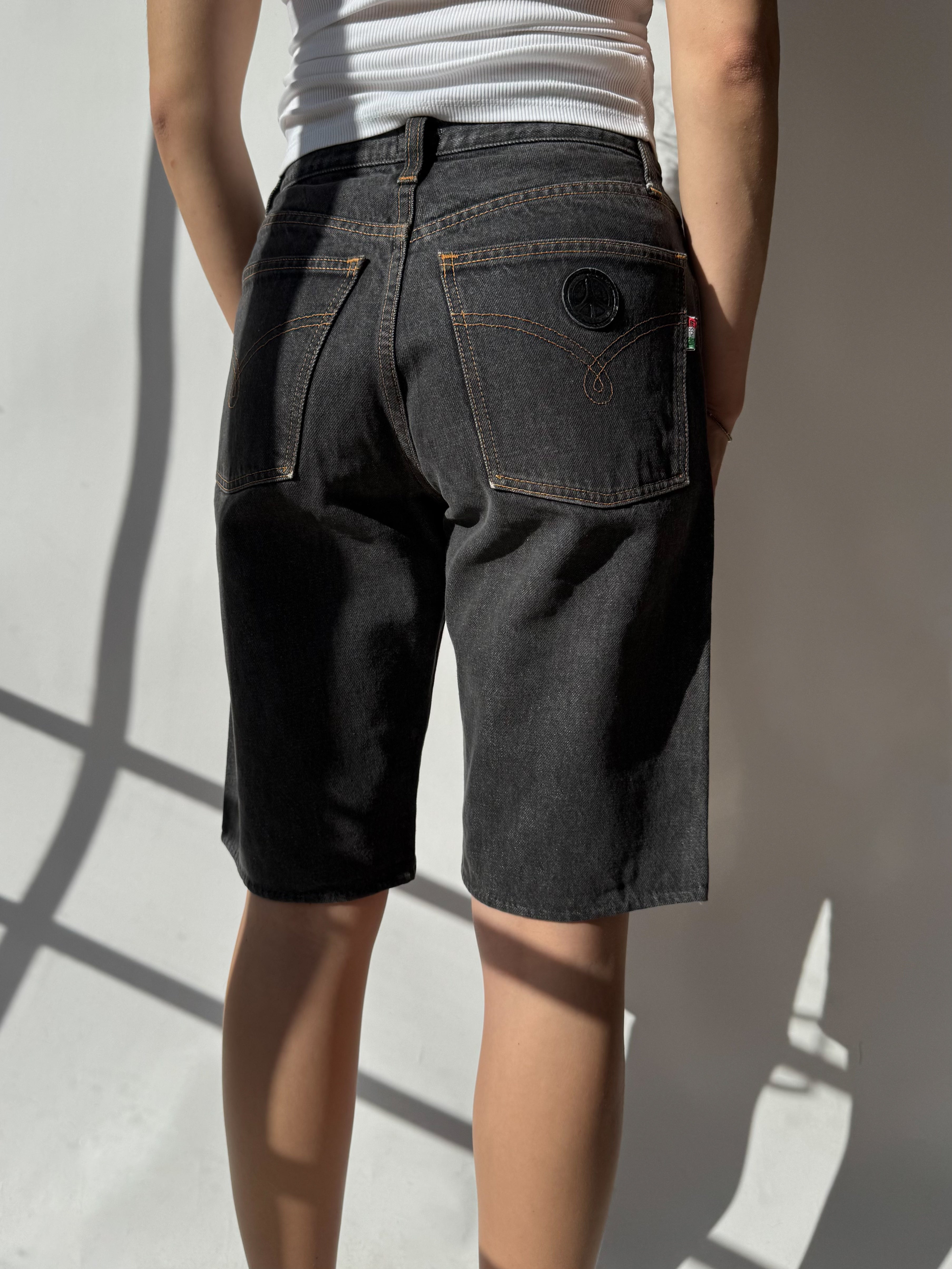 ג׳ינס קצר בגזרה גבוהה Moschino (36)