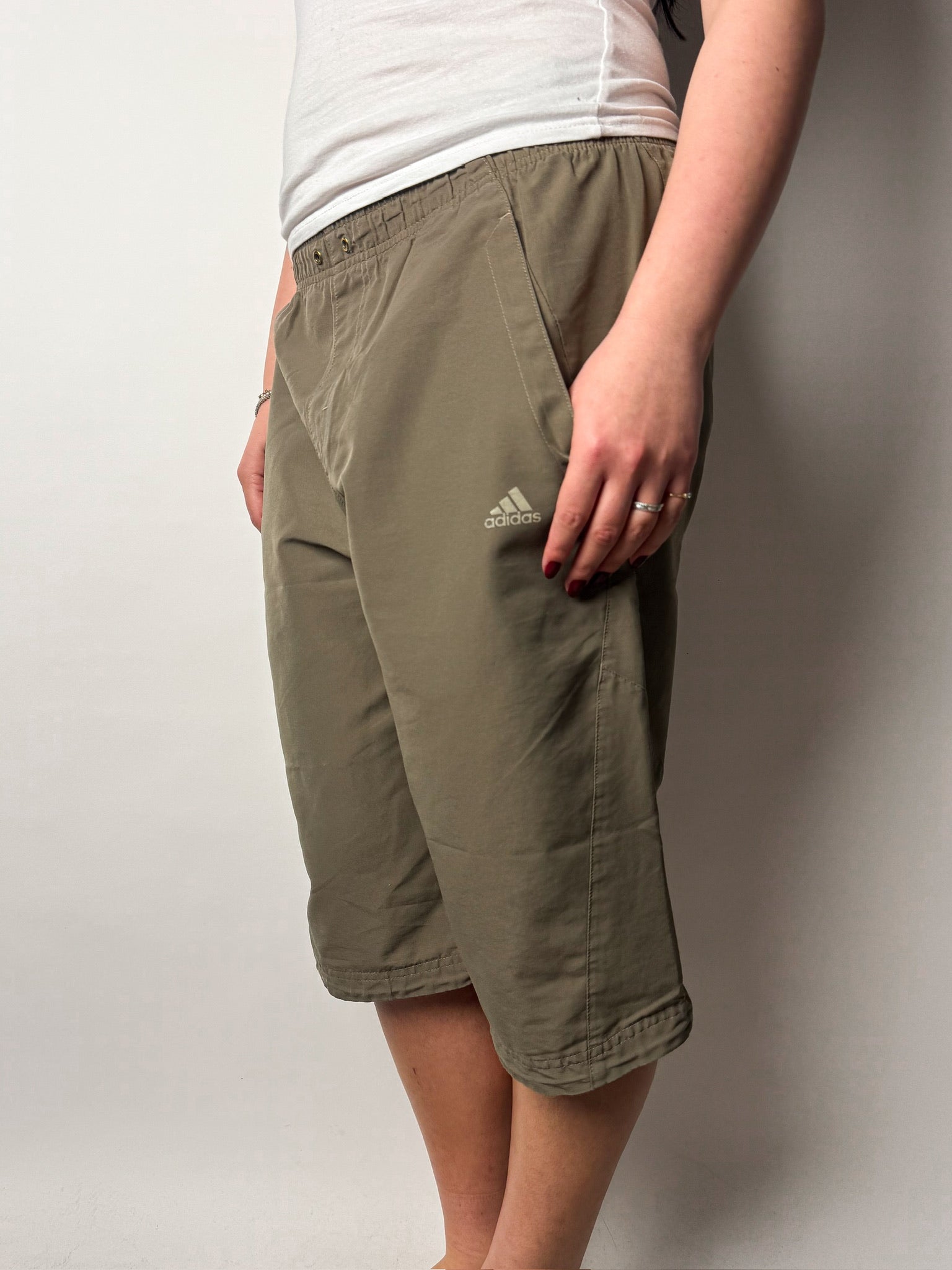 מכנסי ספורט חאקי 3/4 Adidas (M-L)