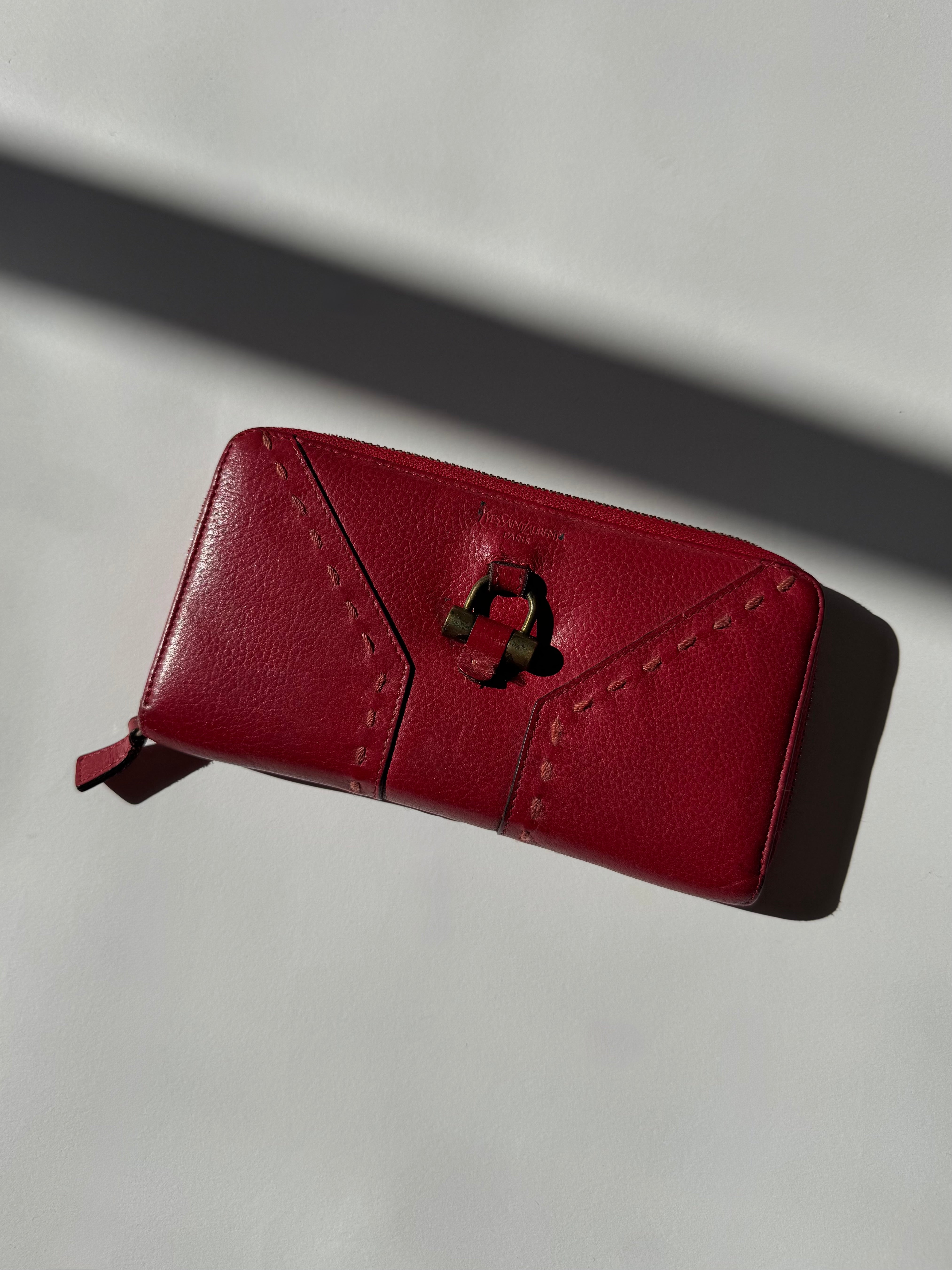 ארנק עור אדום Yves Saint Laurent