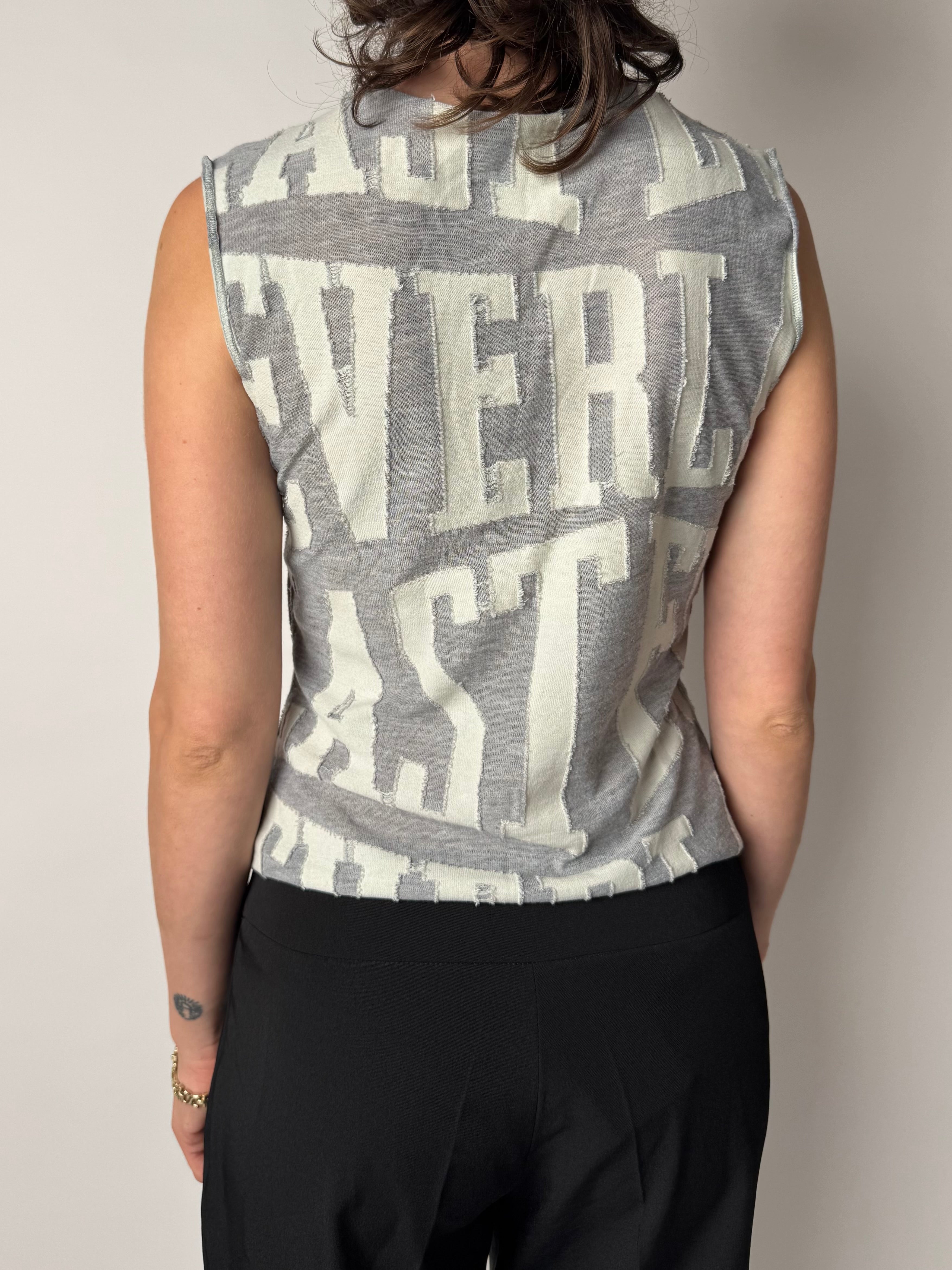 גופיה עם כיתוב EVERLAST (S)