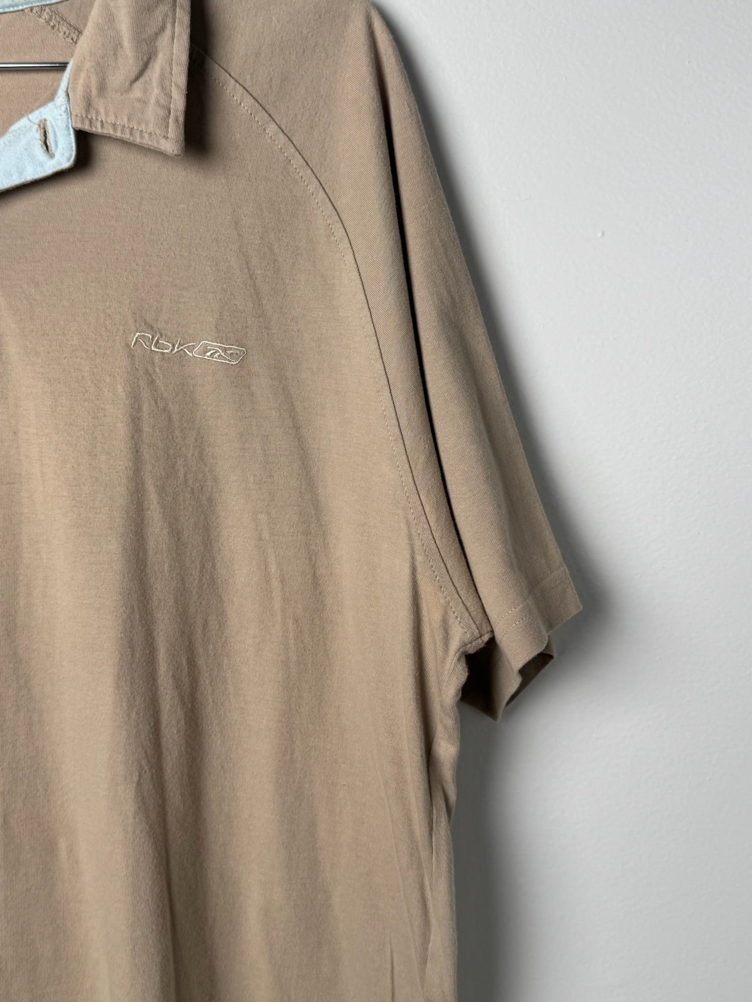 חולצת פולו כותנה בז׳ Reebok (L)