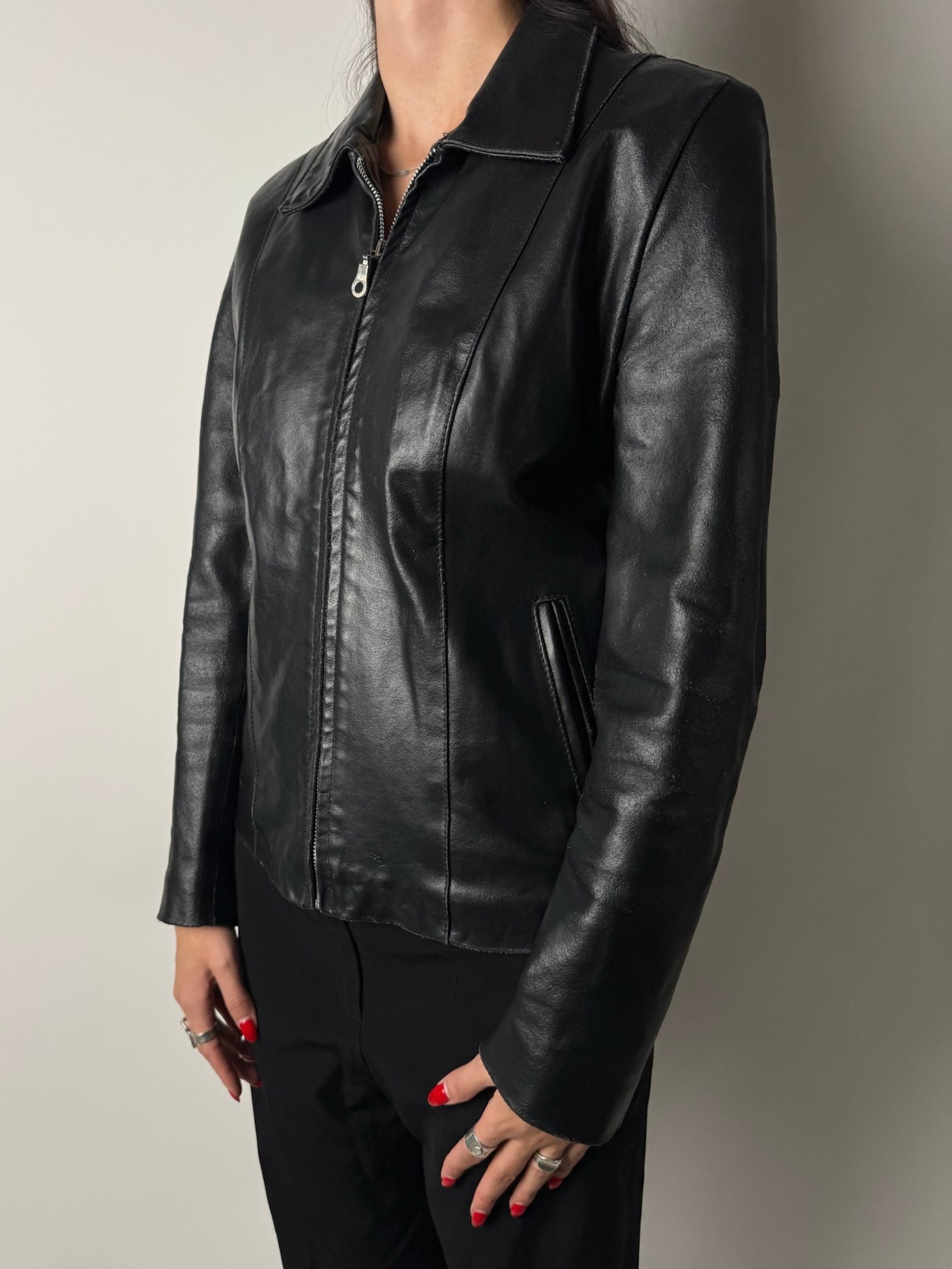 מעיל עור שחור (M)