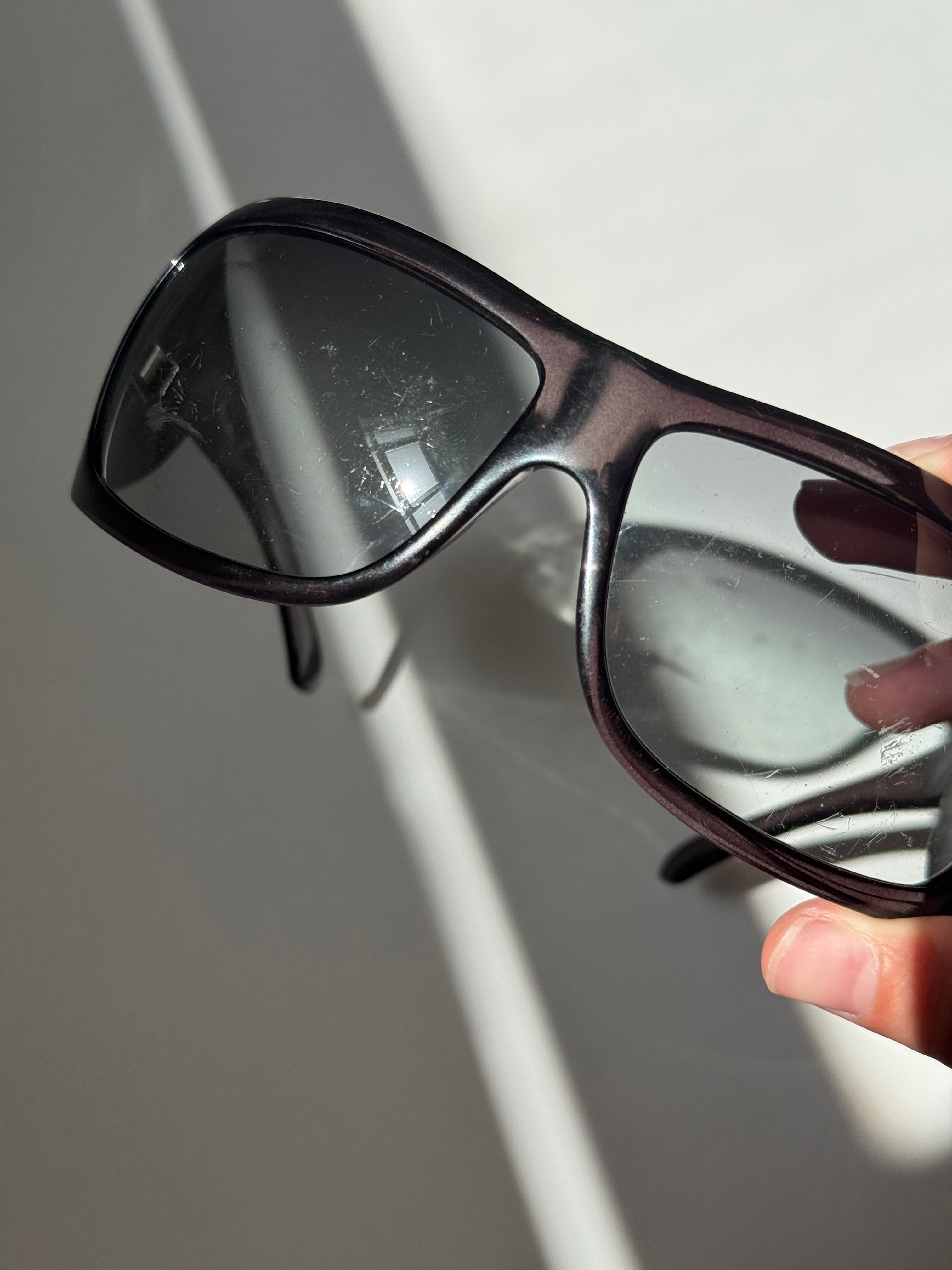 משקפי שמש Y2K Miu Miu- מסגרת בלבד