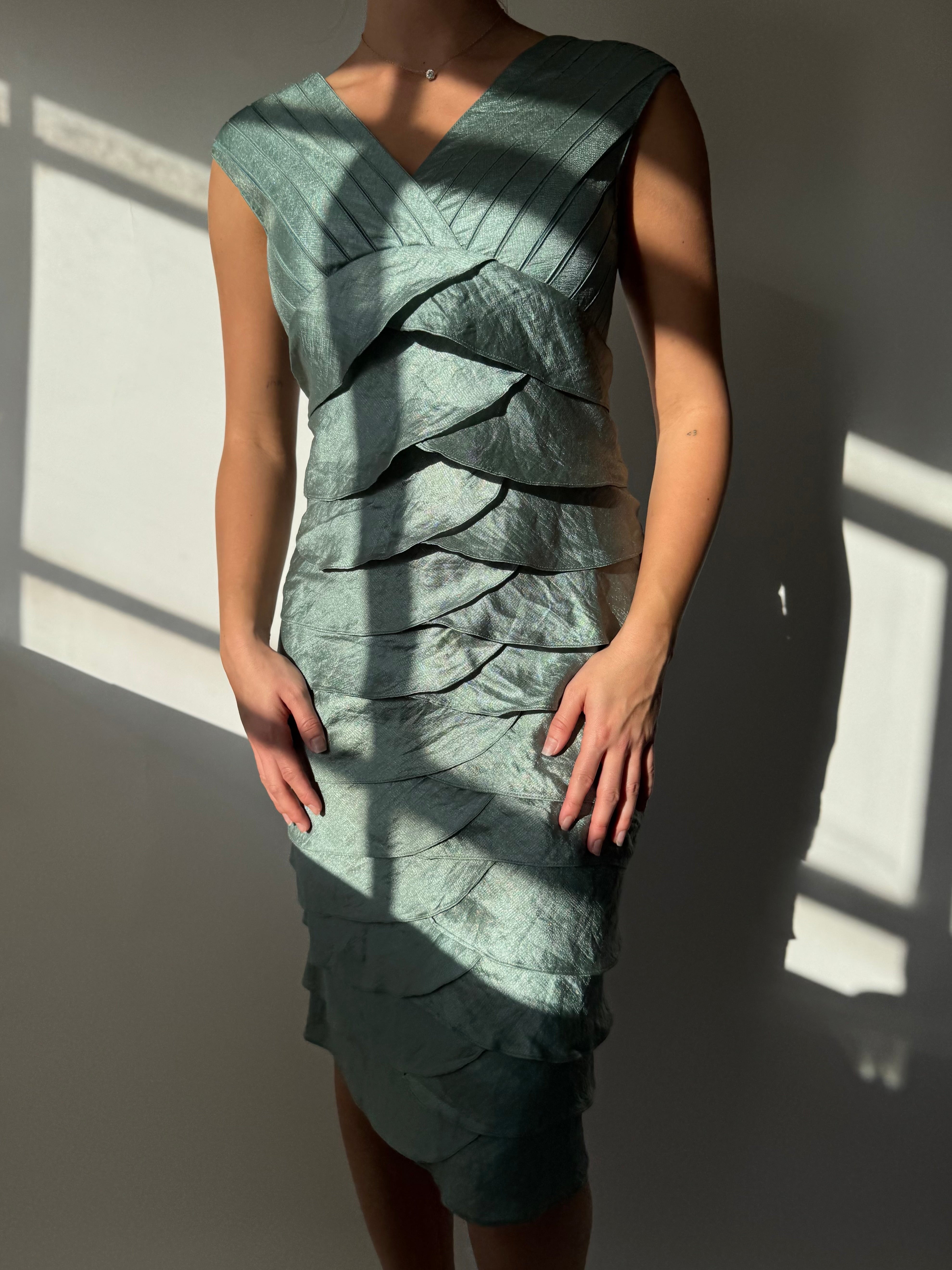 שמלת שכבות מטאלית (M-L)