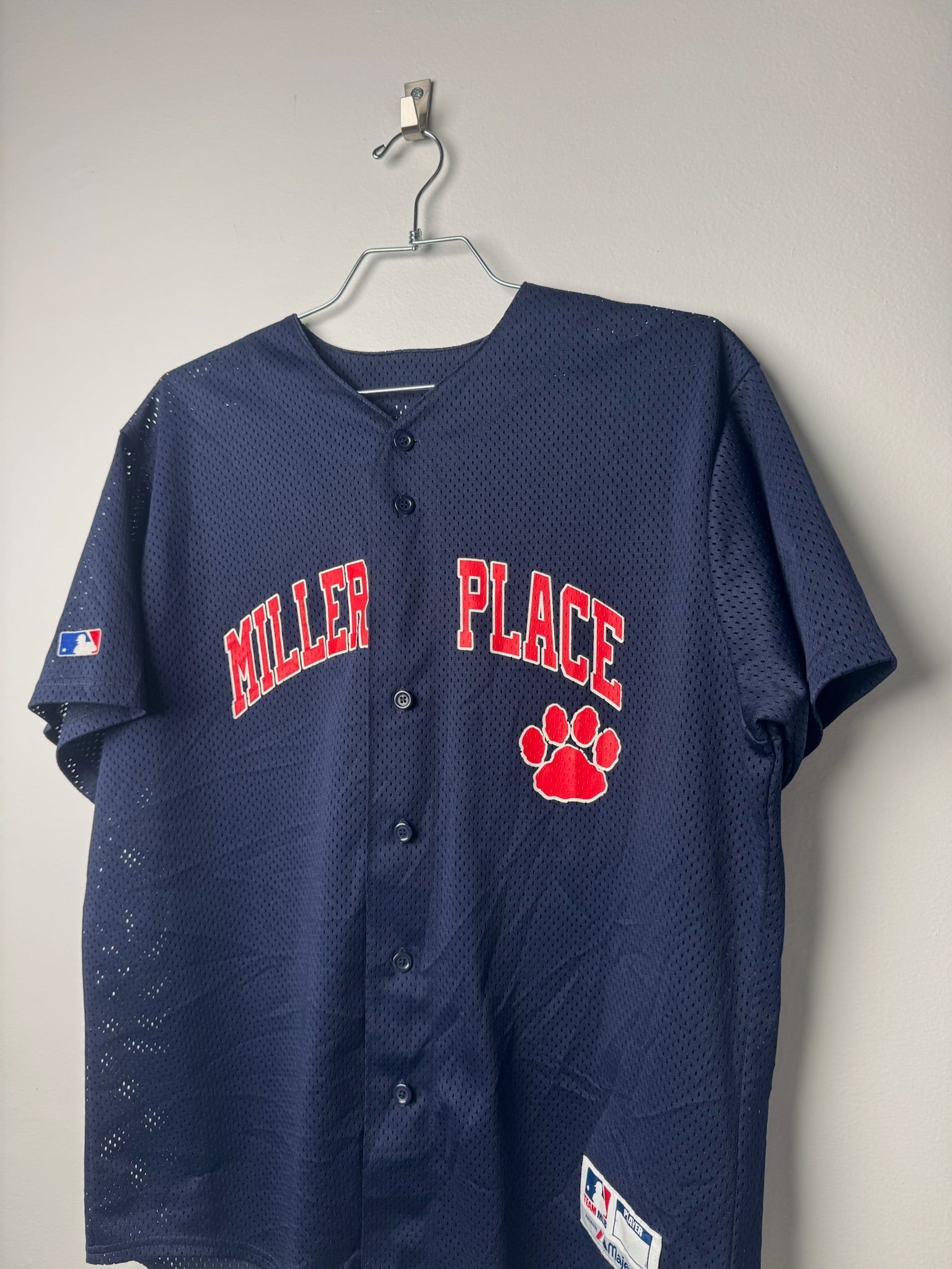 טי שרט בייסבול מכופתרת (L)