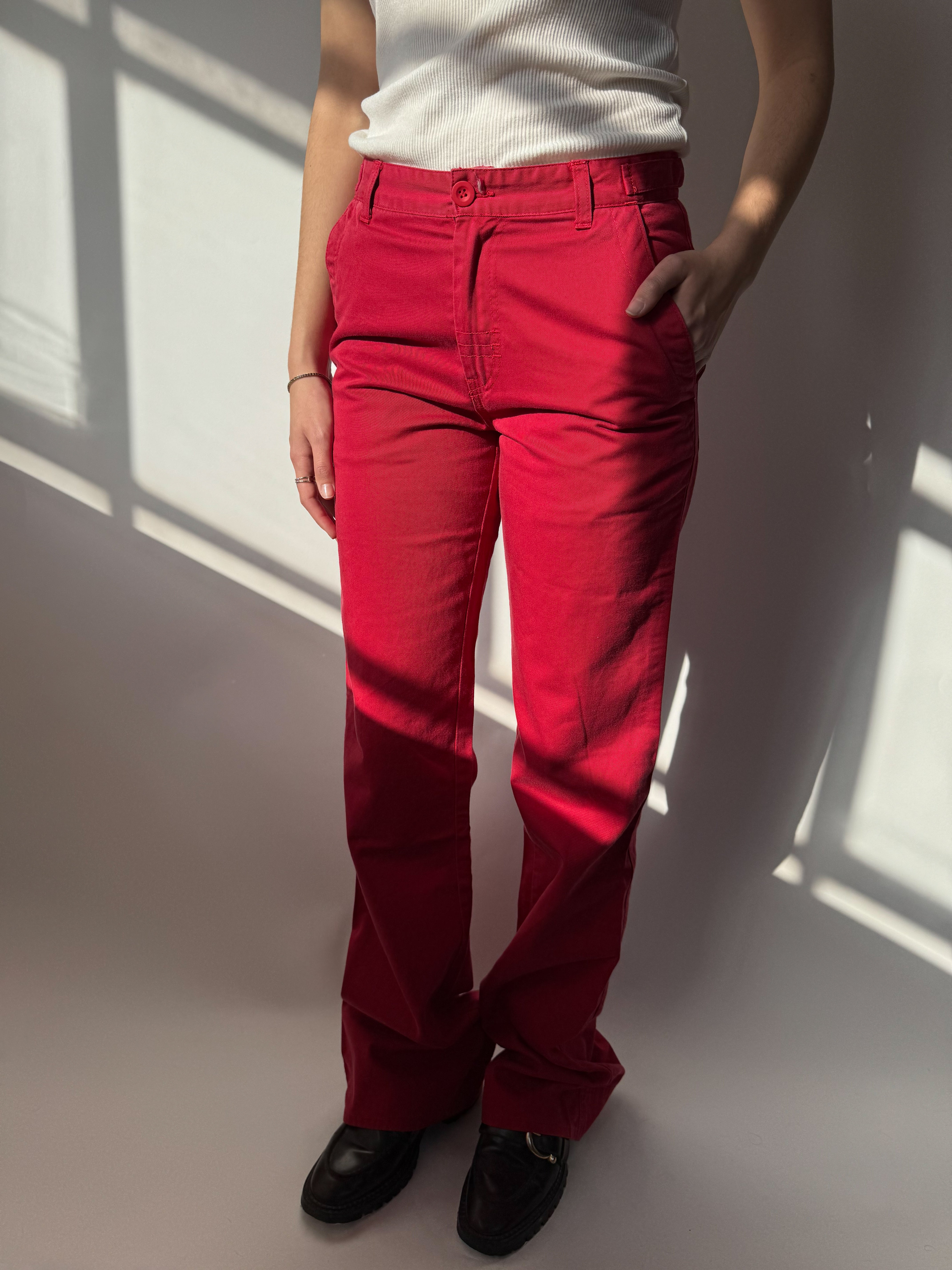 מכנסי צ׳ינו אדומים (36)