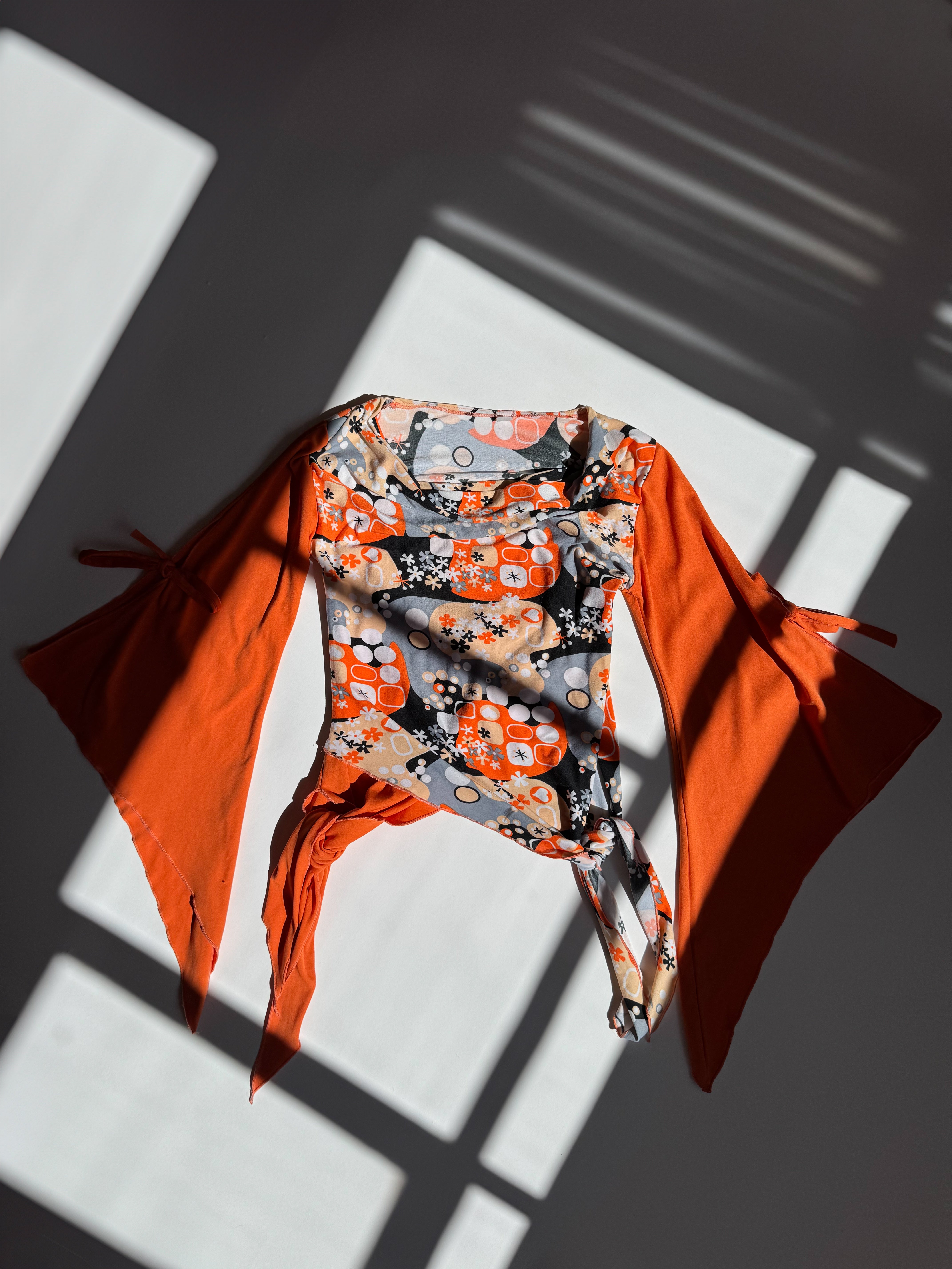 חולצת קשירות בהדפס (M)