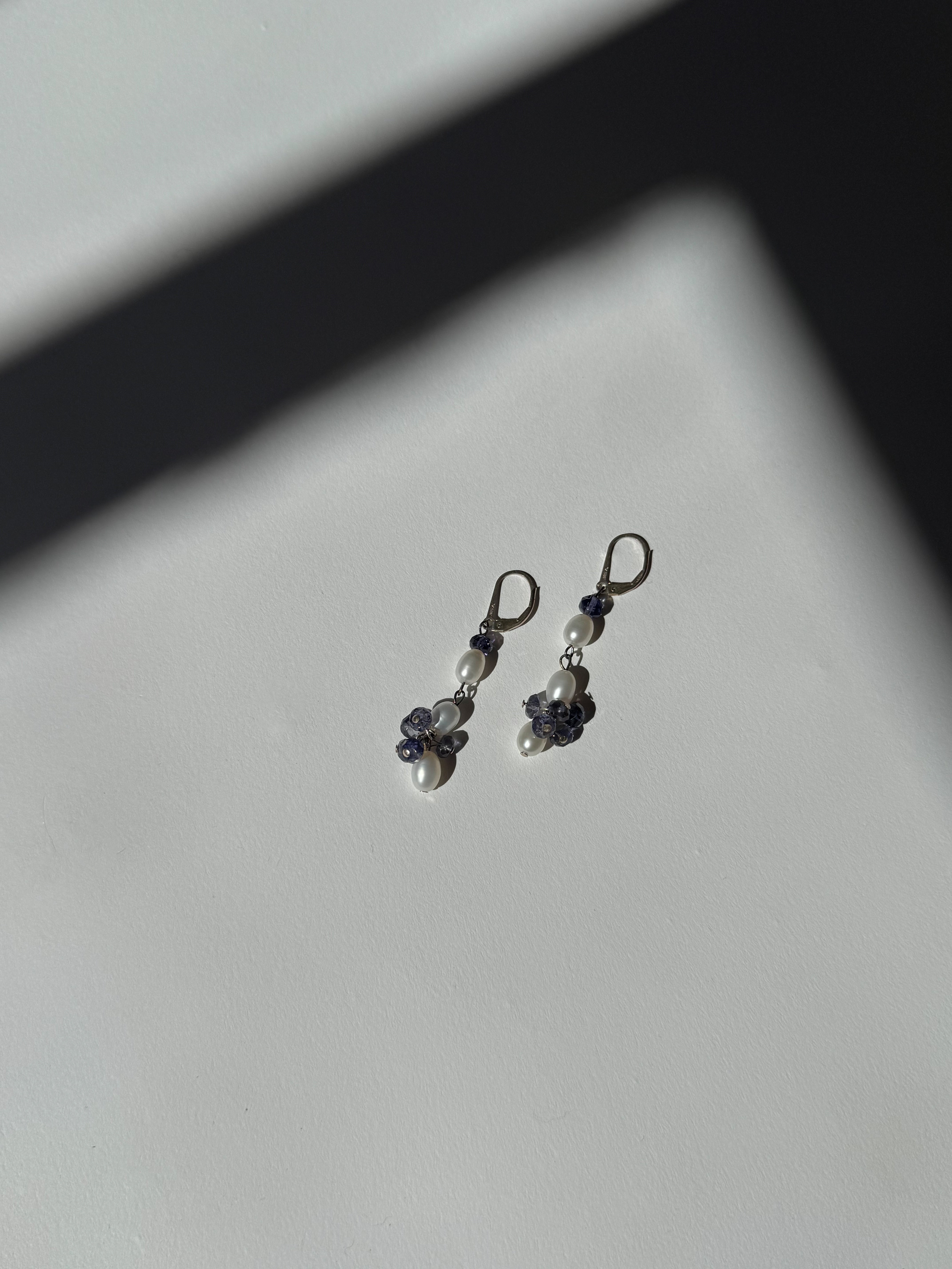 עגילי כסף בשילוב חרוזים ופנינים