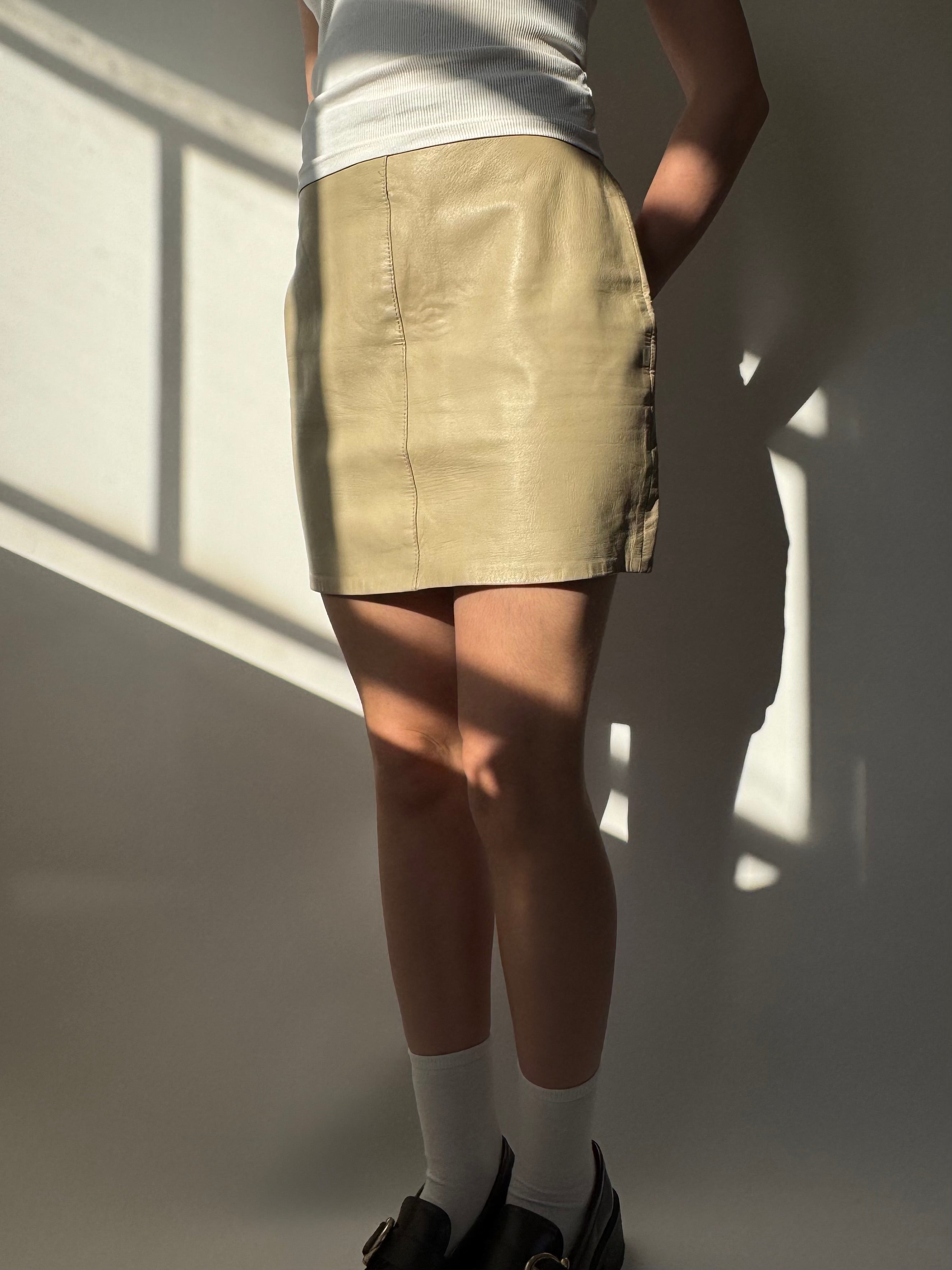 חצאית מיני עור (36)