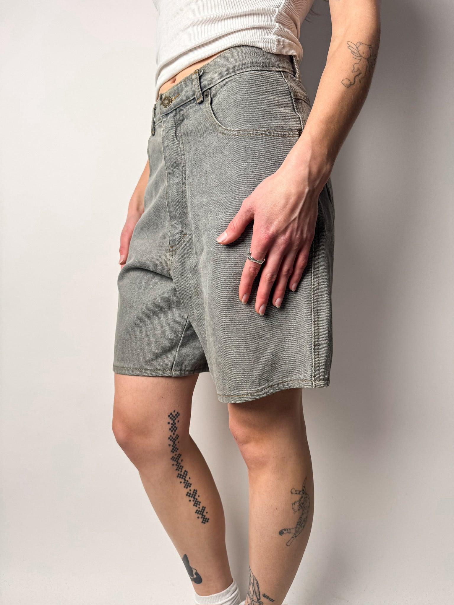 ג׳ינס אפור קצר (36-38)