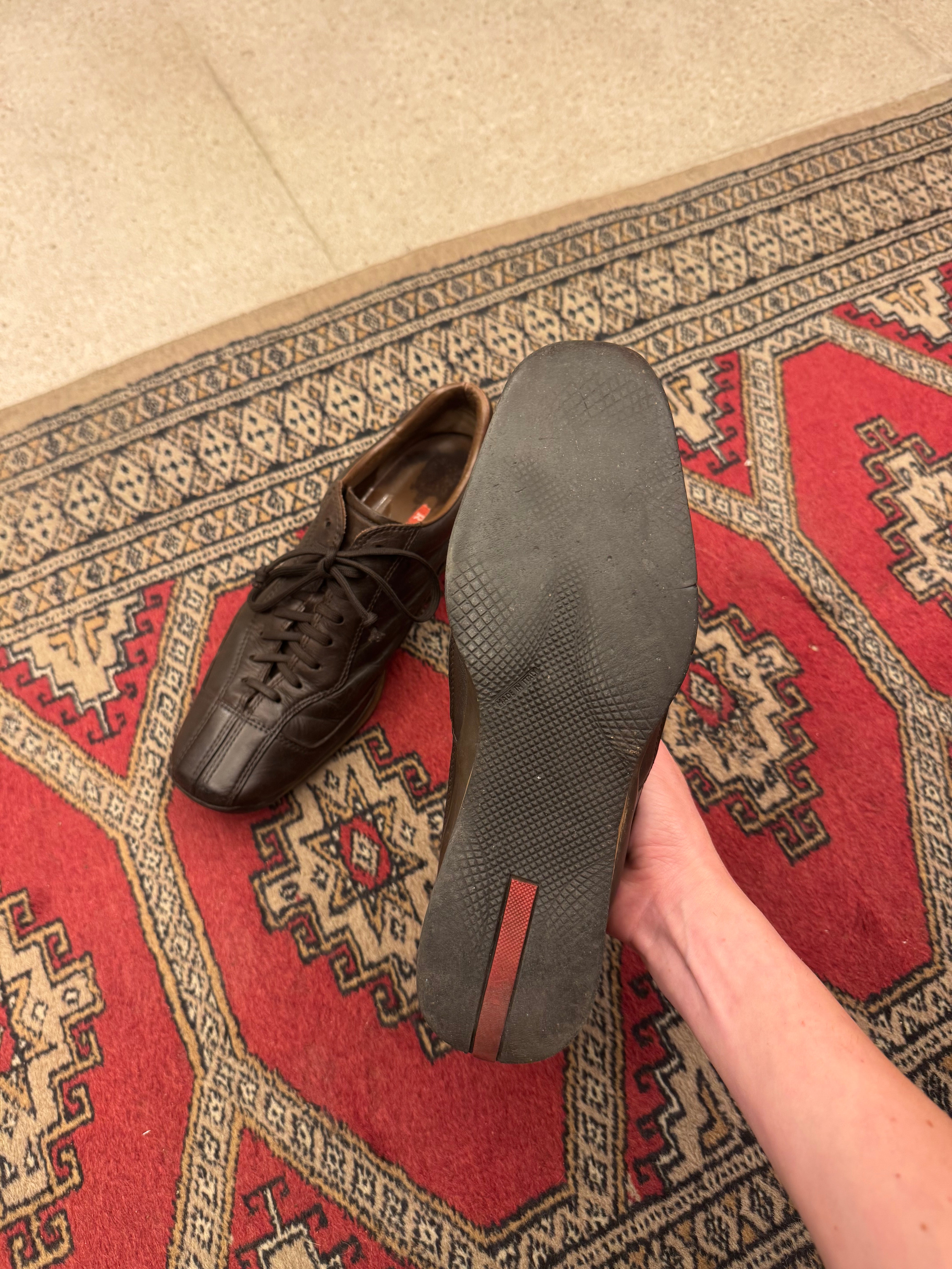 נעלי עור חומות Prada (39)