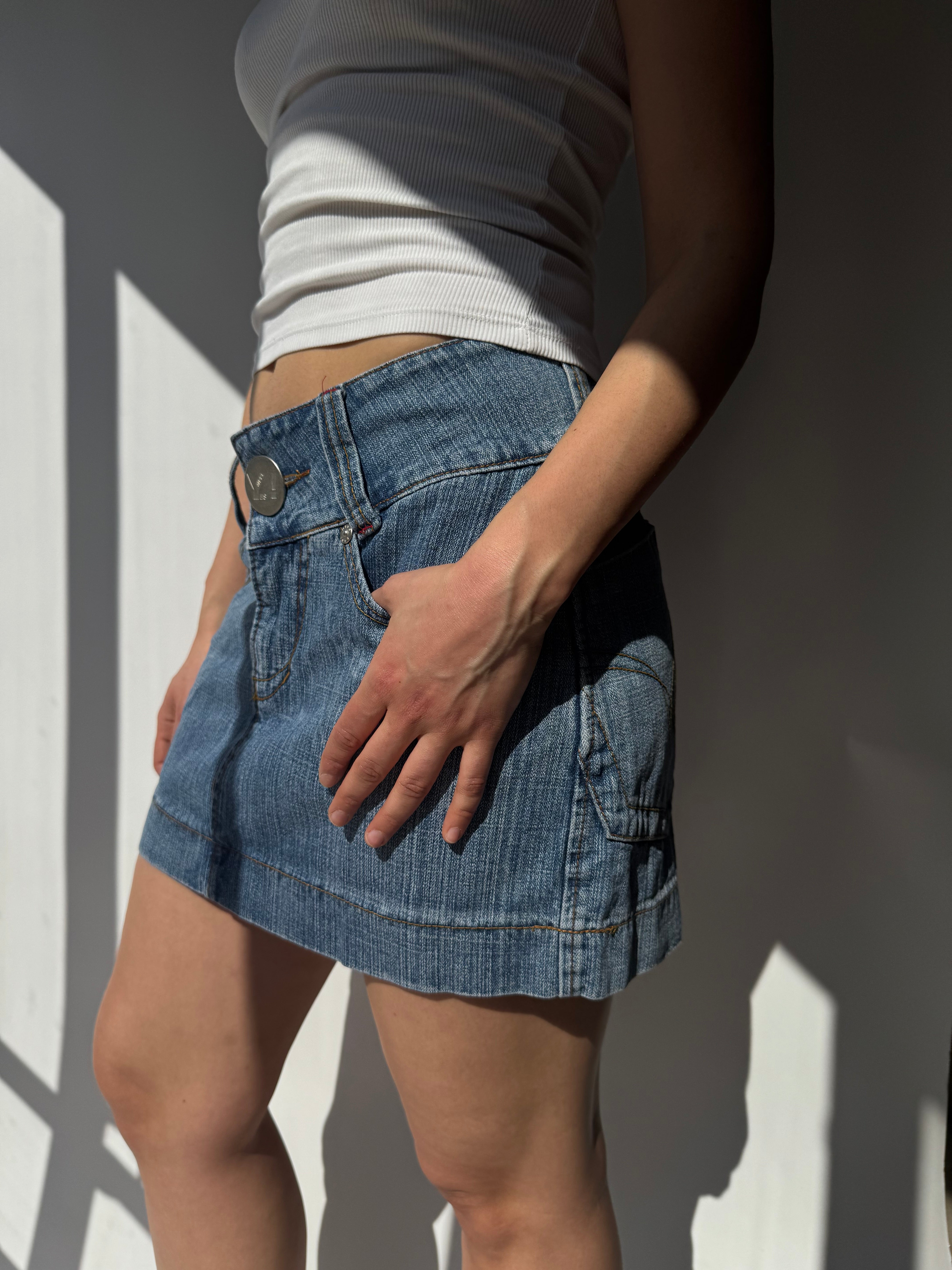 חצאית ג׳ינס קצרה (38)