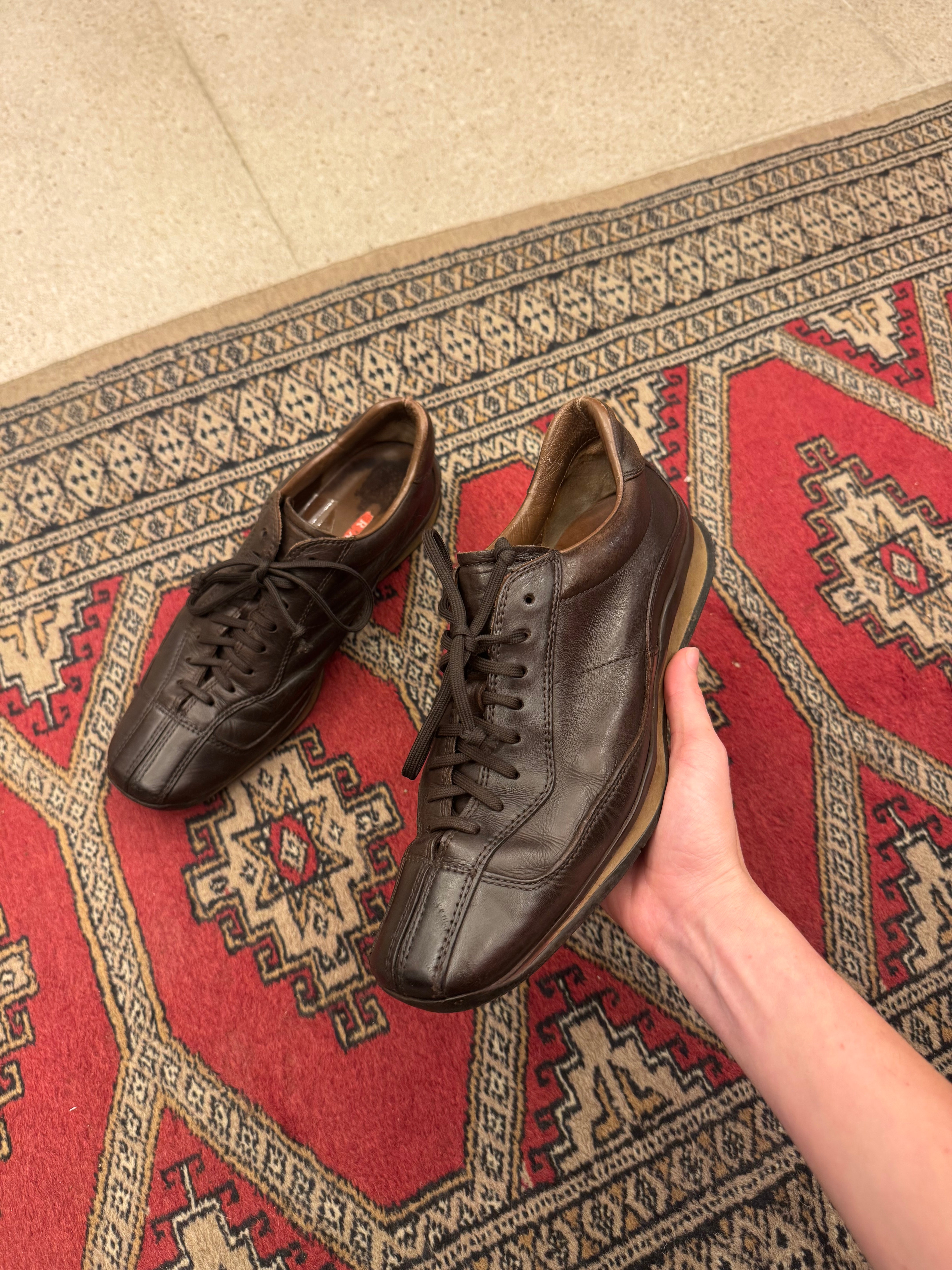 נעלי עור חומות Prada (39)