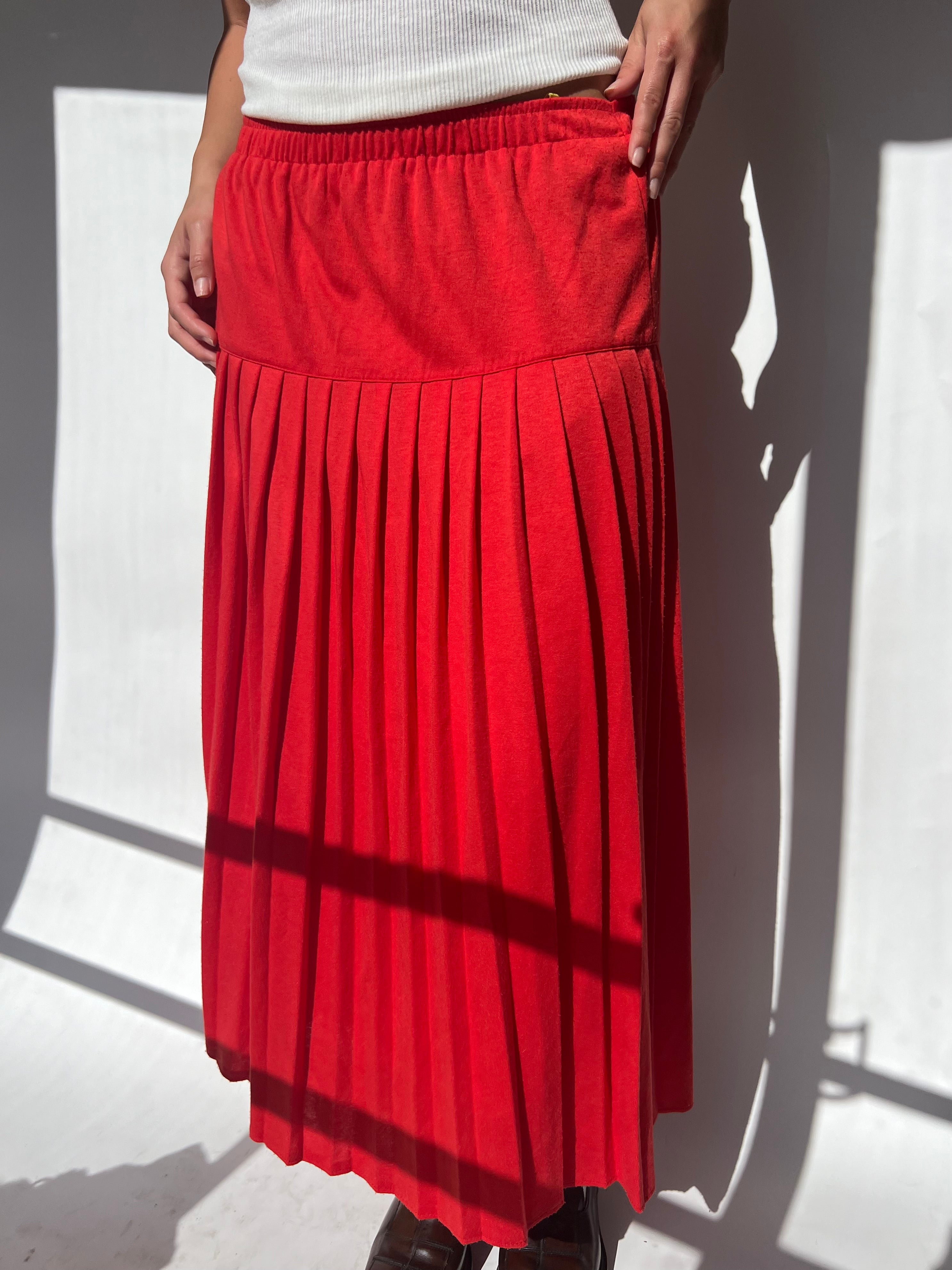 חצאית קפלים אדומה (40)